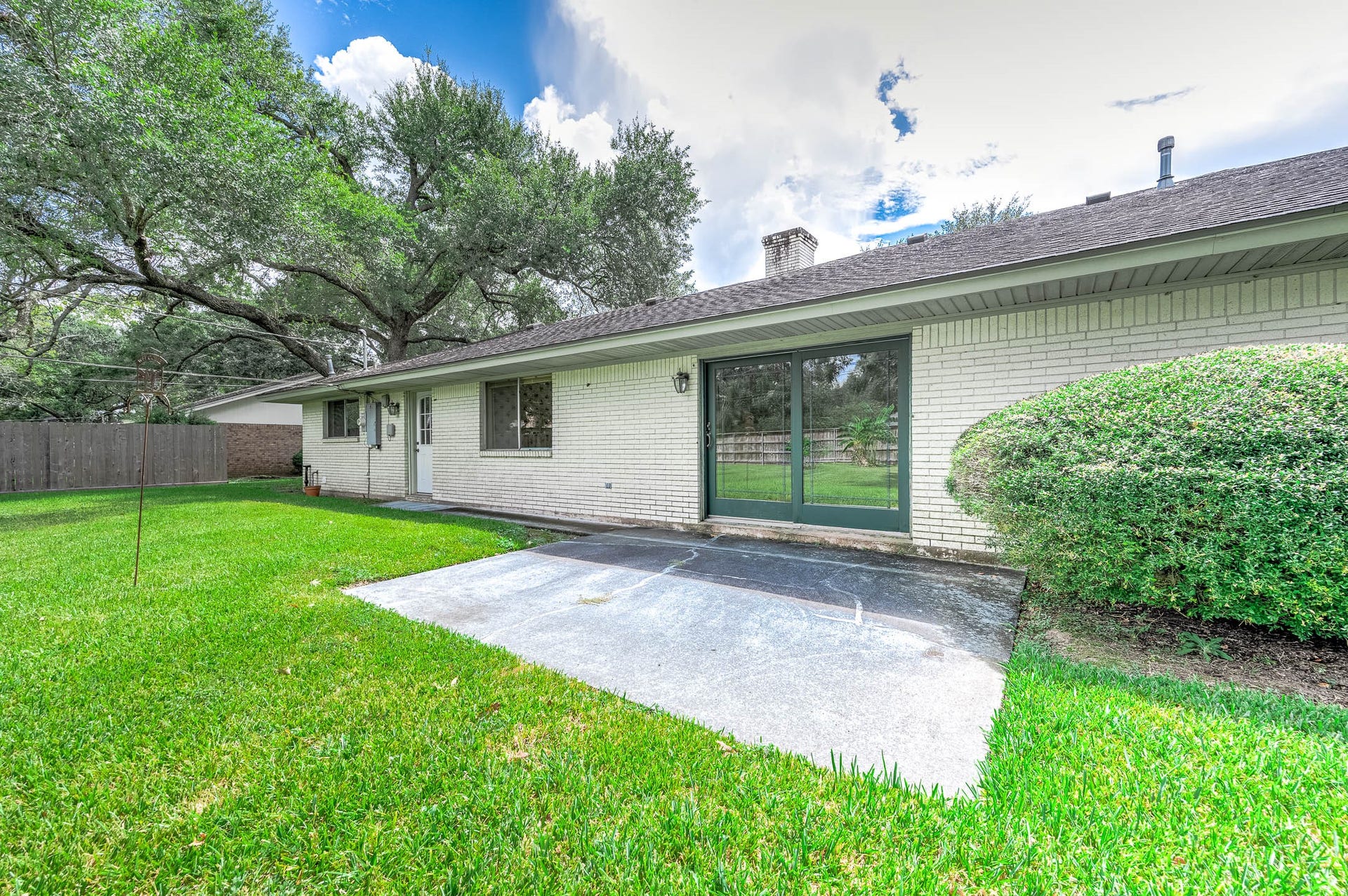 212 E Crestmont Drive, Alvin, TX 77511 212 E Crestmont Drive, Alvin, TX 77511