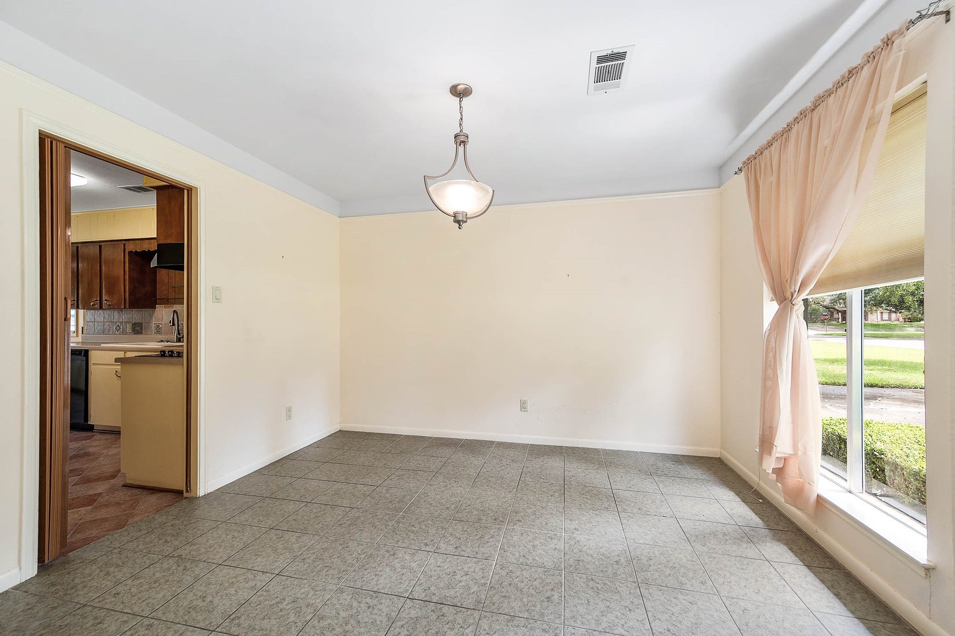 212 E Crestmont Drive, Alvin, TX 77511 212 E Crestmont Drive, Alvin, TX 77511