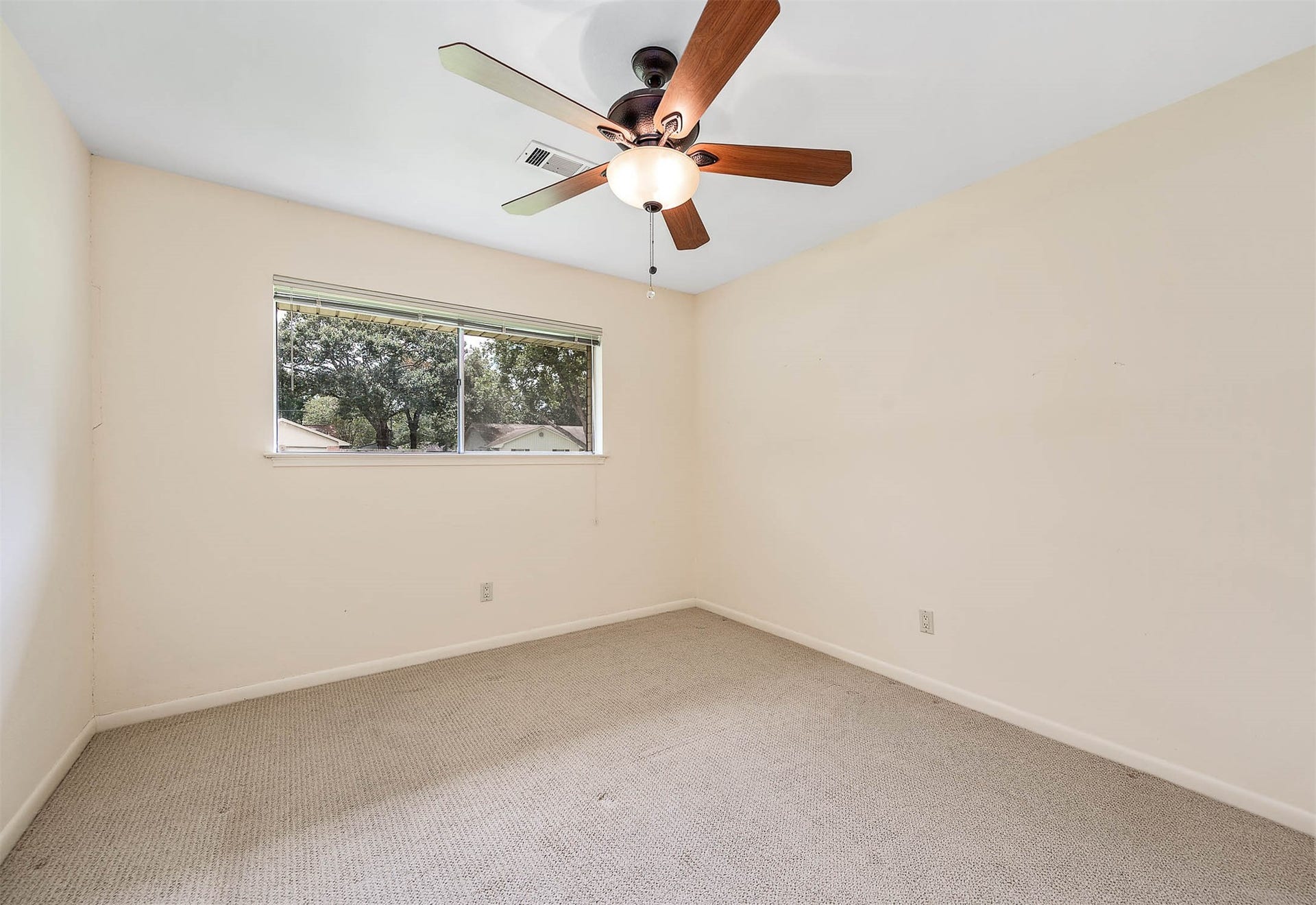 212 E Crestmont Drive, Alvin, TX 77511 212 E Crestmont Drive, Alvin, TX 77511