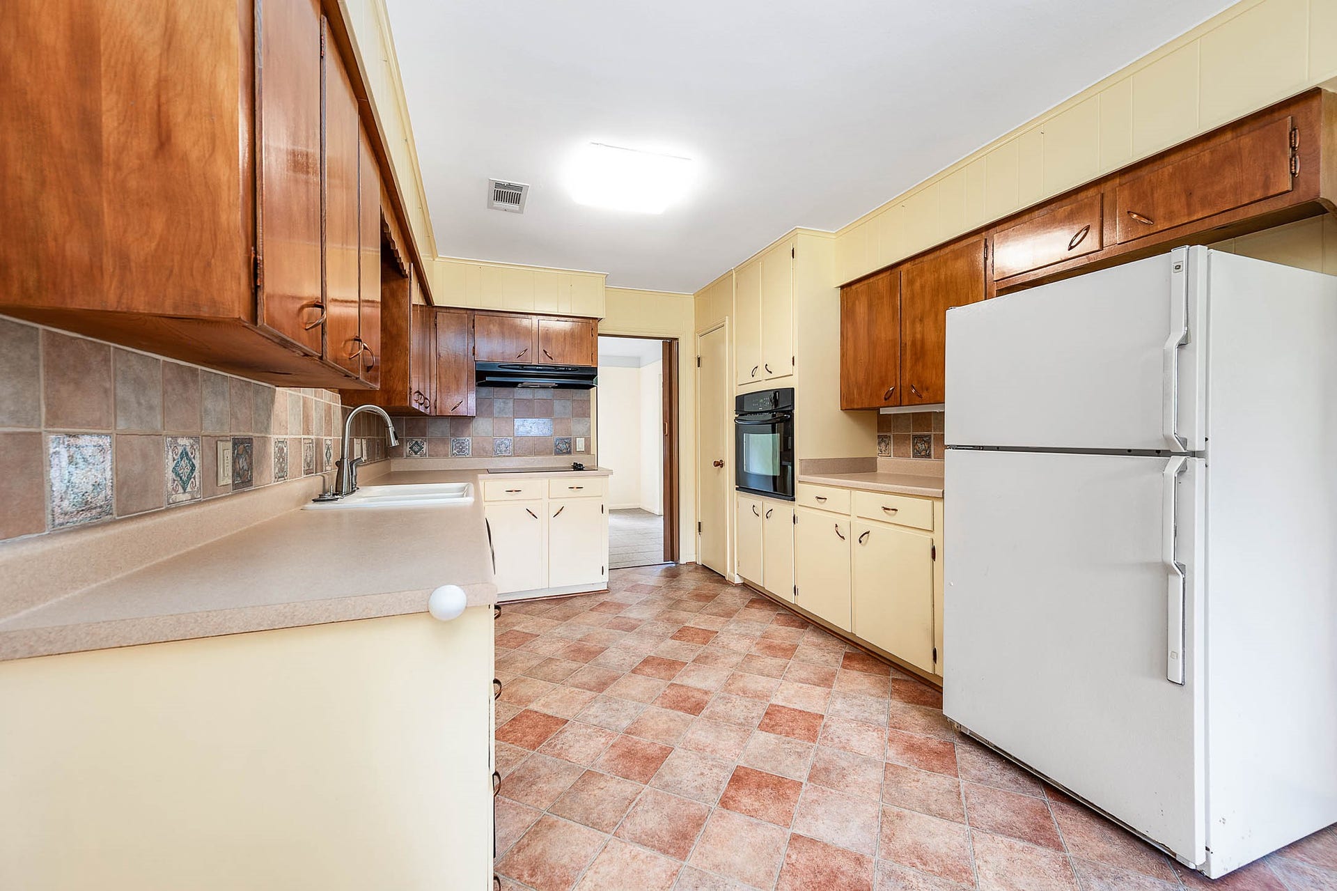 212 E Crestmont Drive, Alvin, TX 77511 212 E Crestmont Drive, Alvin, TX 77511