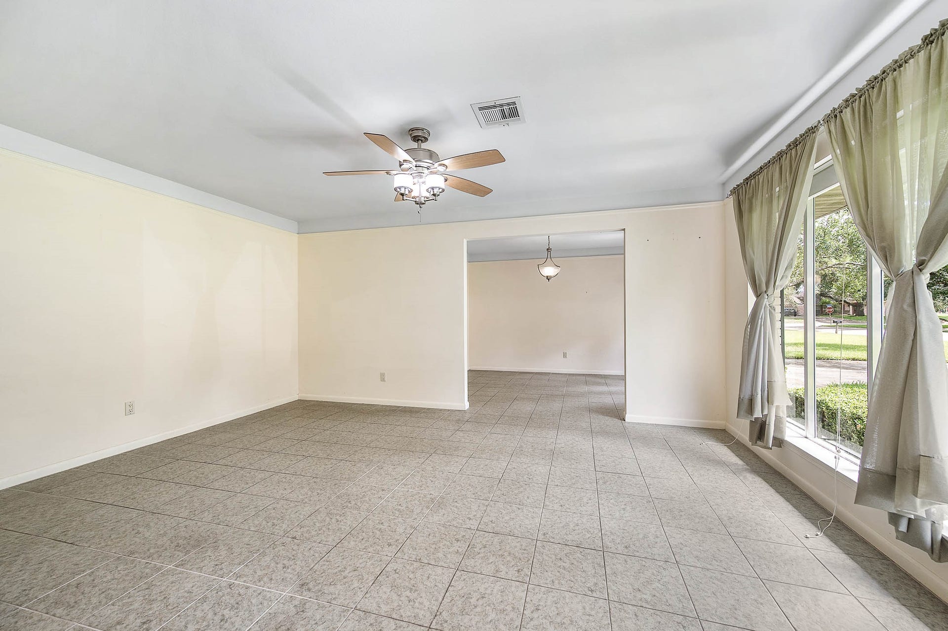 212 E Crestmont Drive, Alvin, TX 77511 212 E Crestmont Drive, Alvin, TX 77511