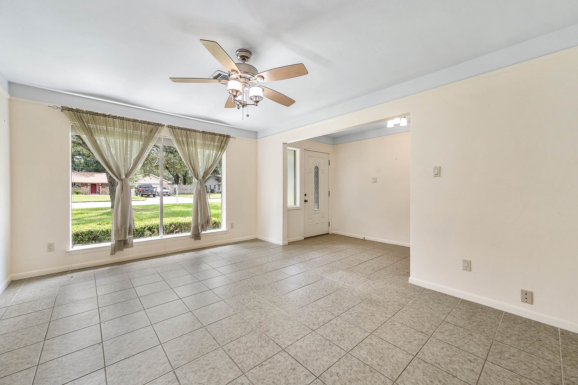 212 E Crestmont Drive, Alvin, TX 77511 212 E Crestmont Drive, Alvin, TX 77511