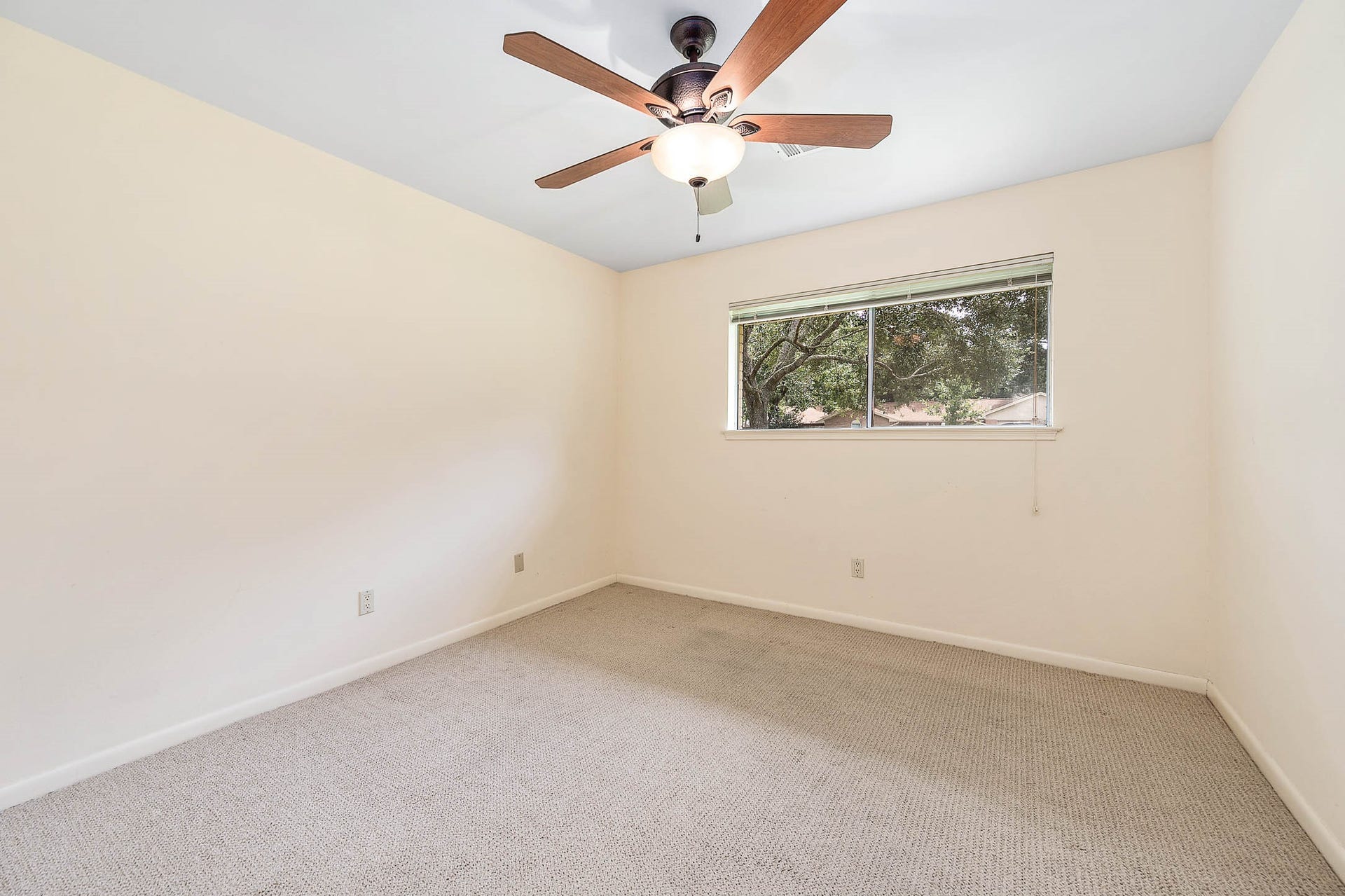 212 E Crestmont Drive, Alvin, TX 77511 212 E Crestmont Drive, Alvin, TX 77511