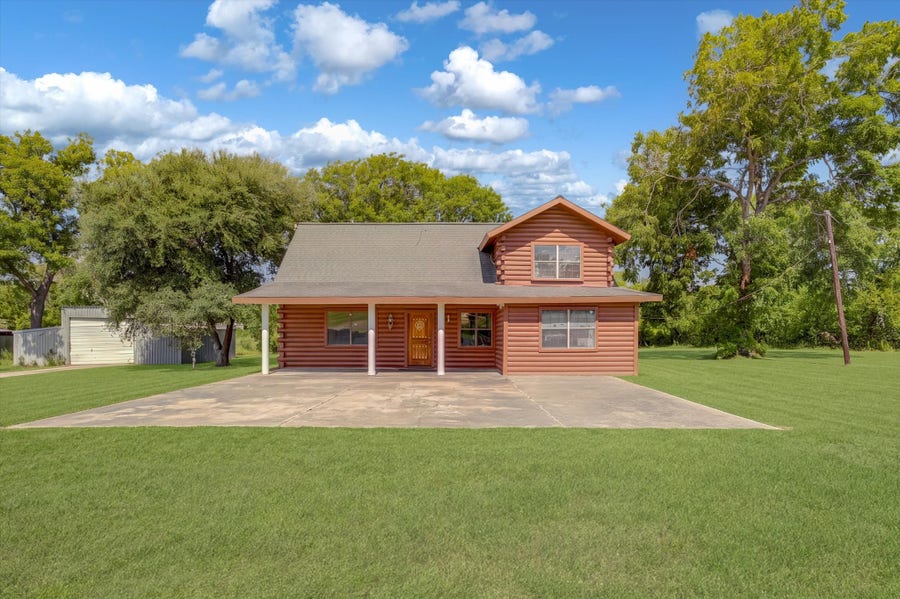 Property photo for 319 Oakland Street, Baytown, TX