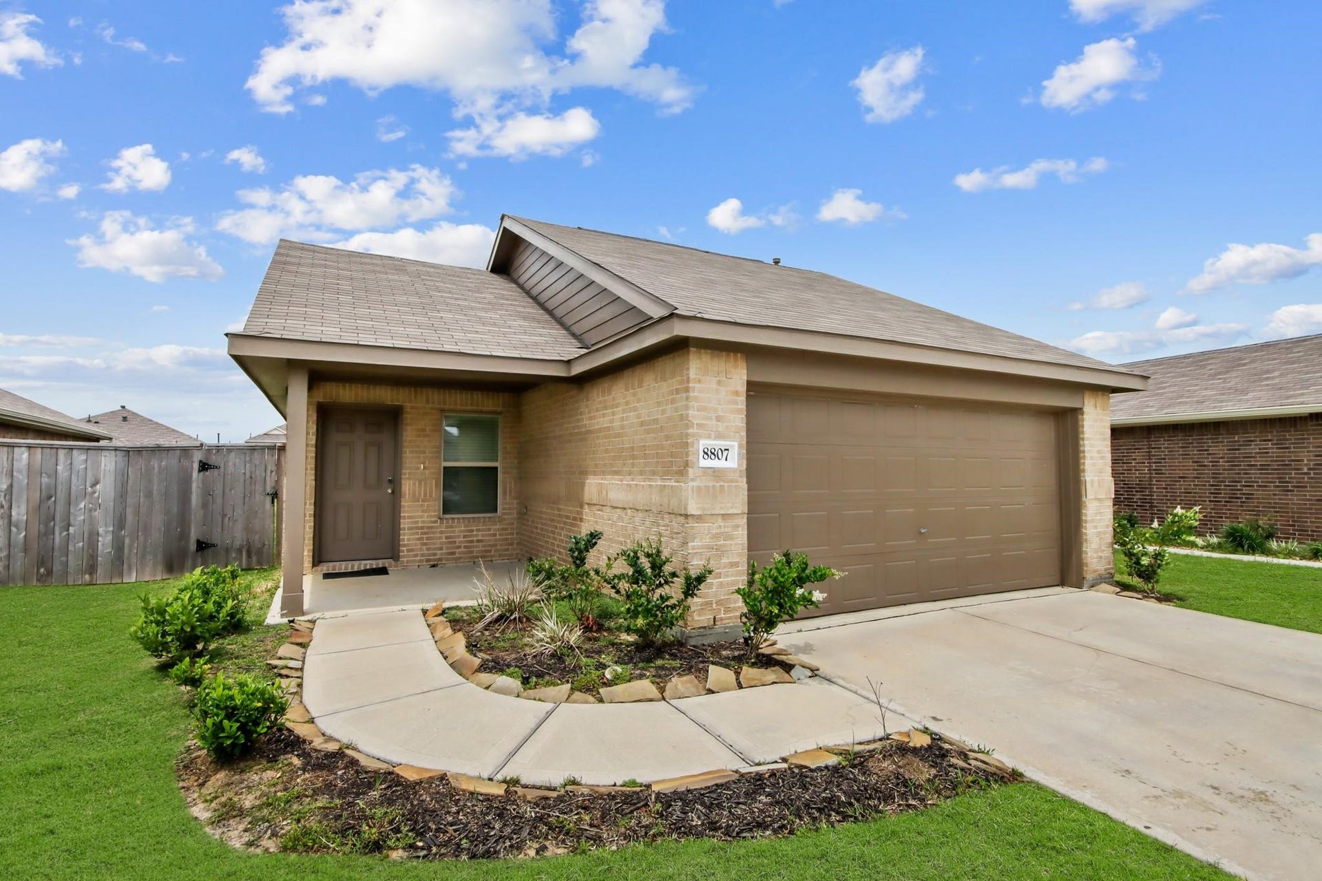 8807 Bar Harbor Drive, Baytown, TX 77521 Single-story living with great curb appeal