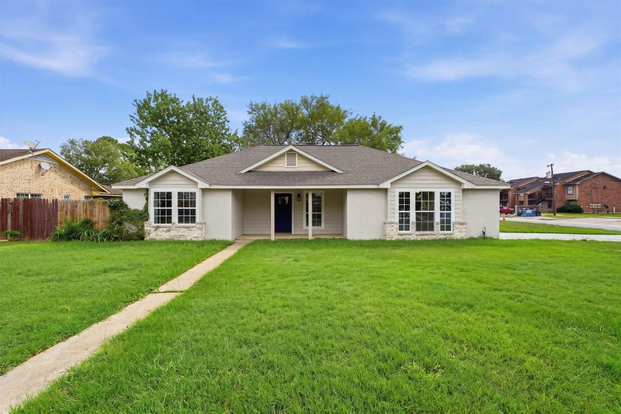 Property photo for 1740 6th Street, Hempstead, TX