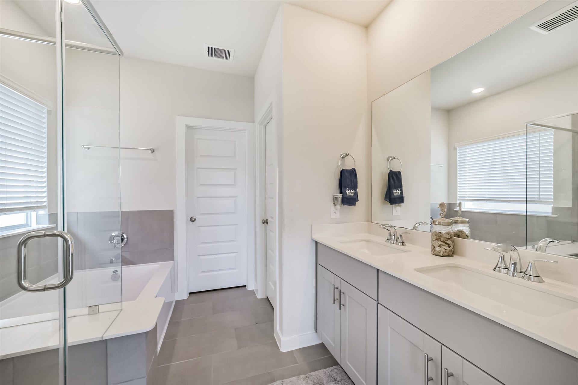 2630 Wastelbread Lane, Rosenberg, TX 77471 Master Bath looking to Closet