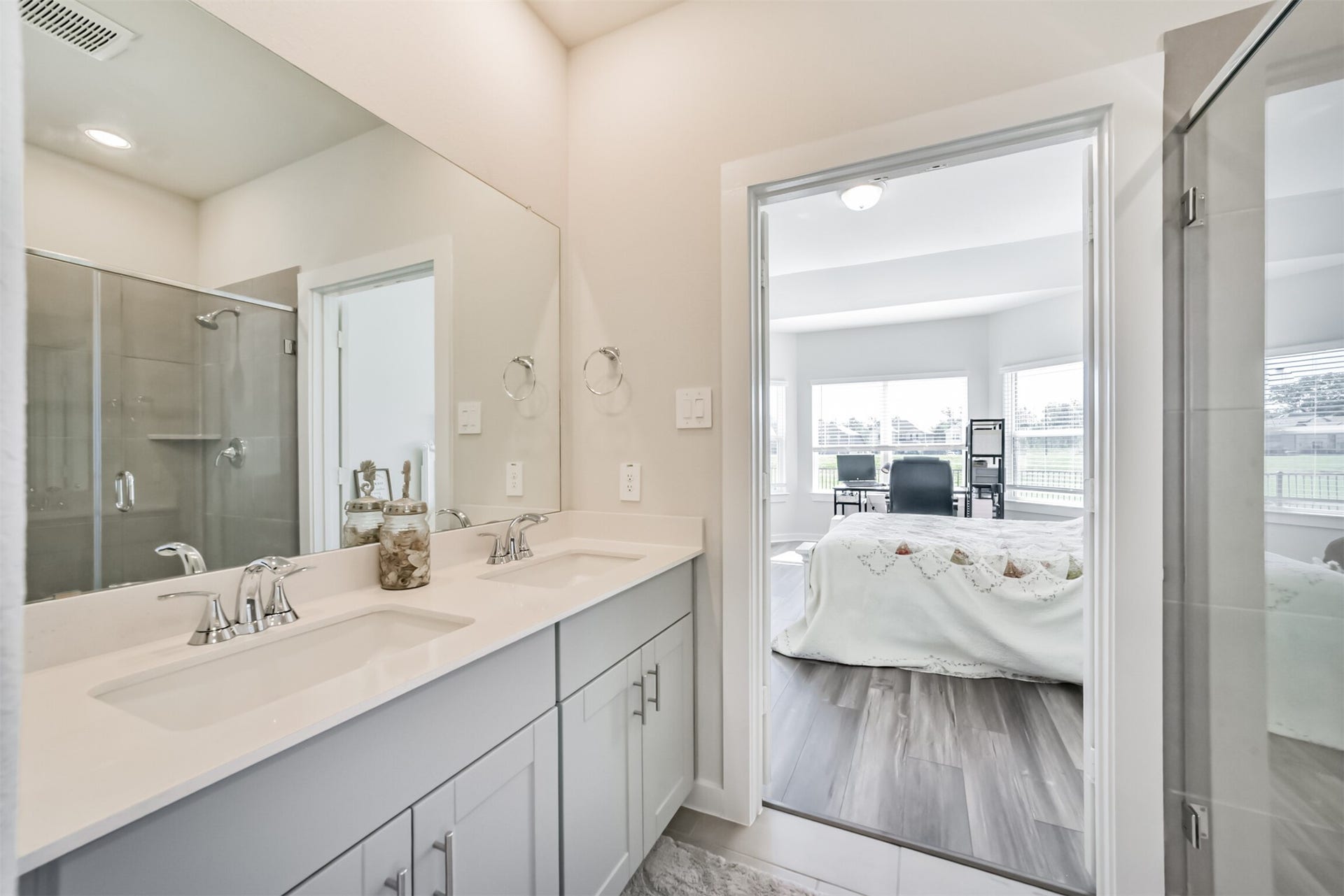 2630 Wastelbread Lane, Rosenberg, TX 77471 Master Bath with Double Sinks