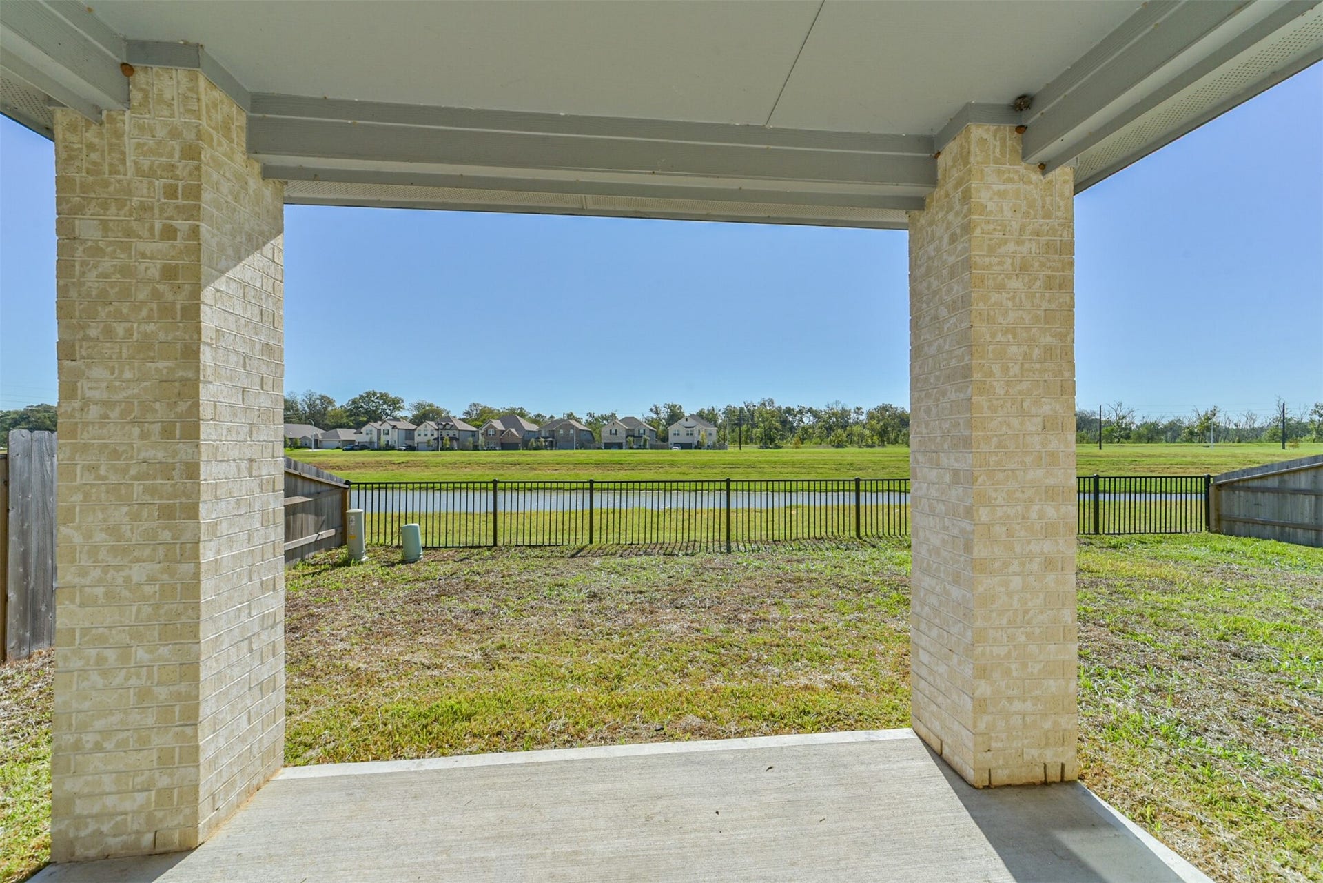 2630 Wastelbread Lane, Rosenberg, TX 77471 Back Porch