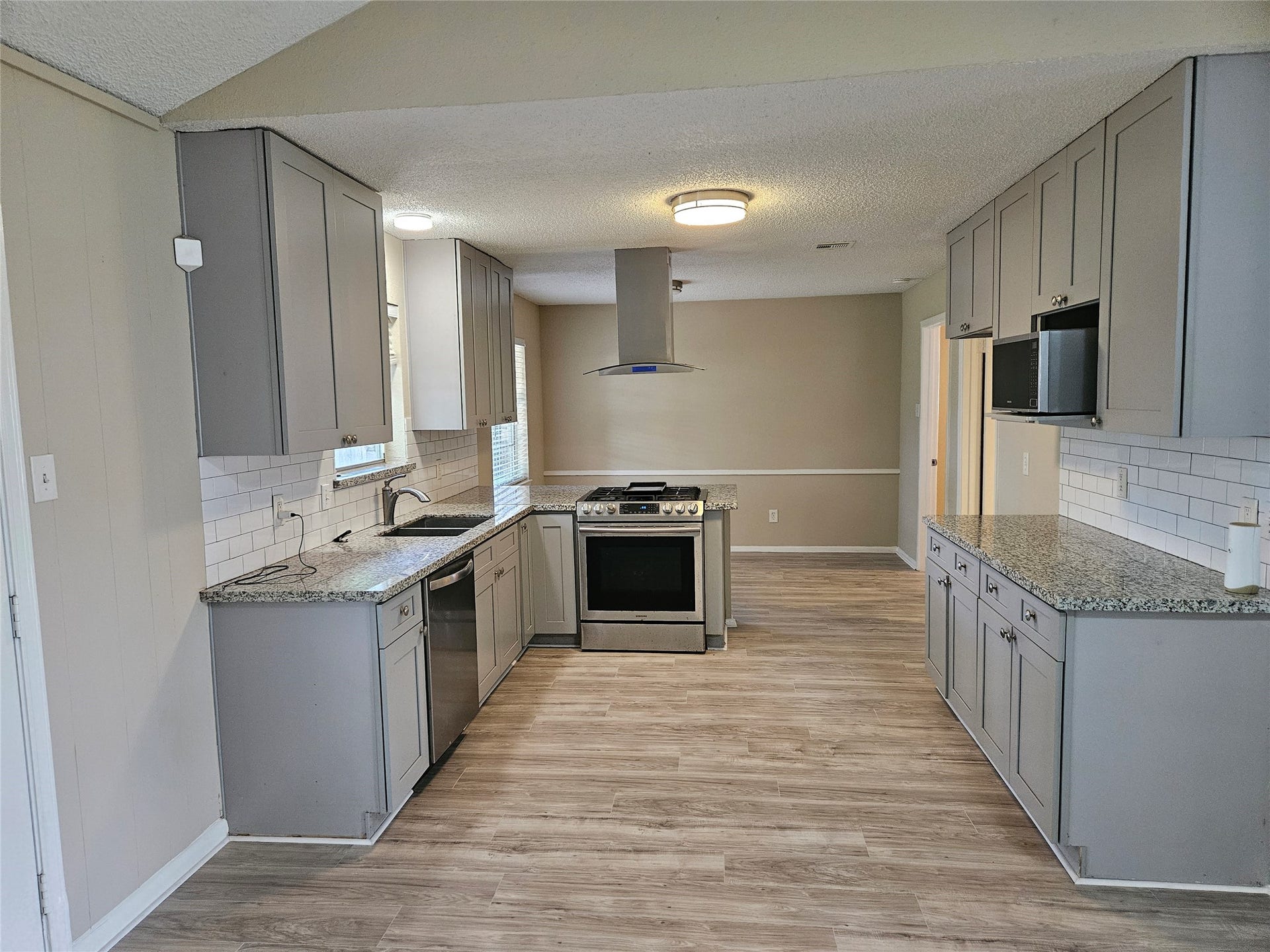 1402 New Orleans Street, Deer Park, TX 77536 1402 New Orleans Street, Deer Park, TX 77536