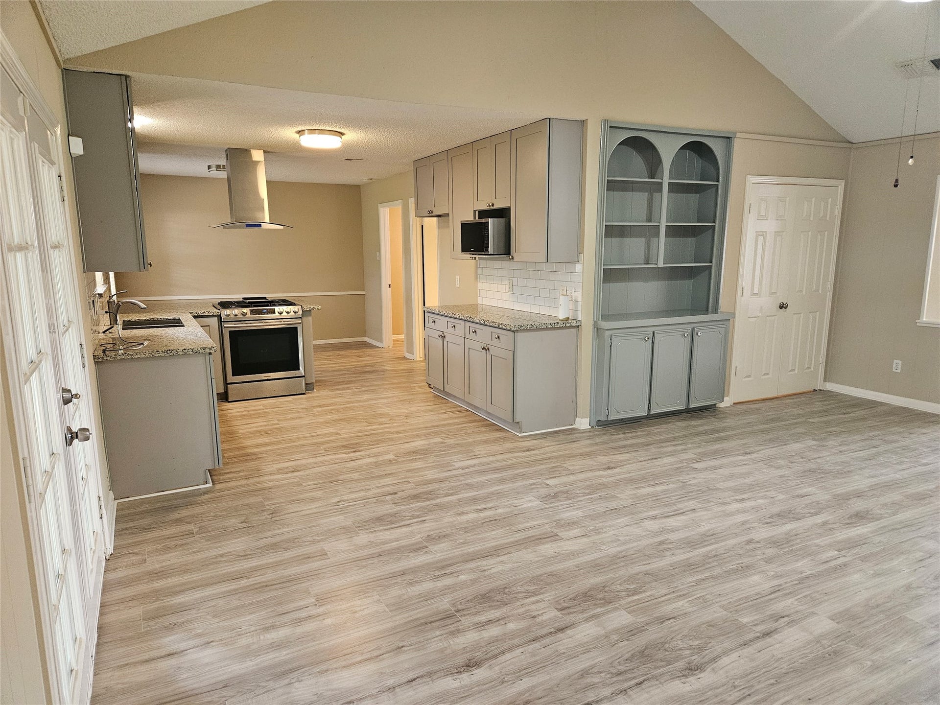 1402 New Orleans Street, Deer Park, TX 77536 1402 New Orleans Street, Deer Park, TX 77536