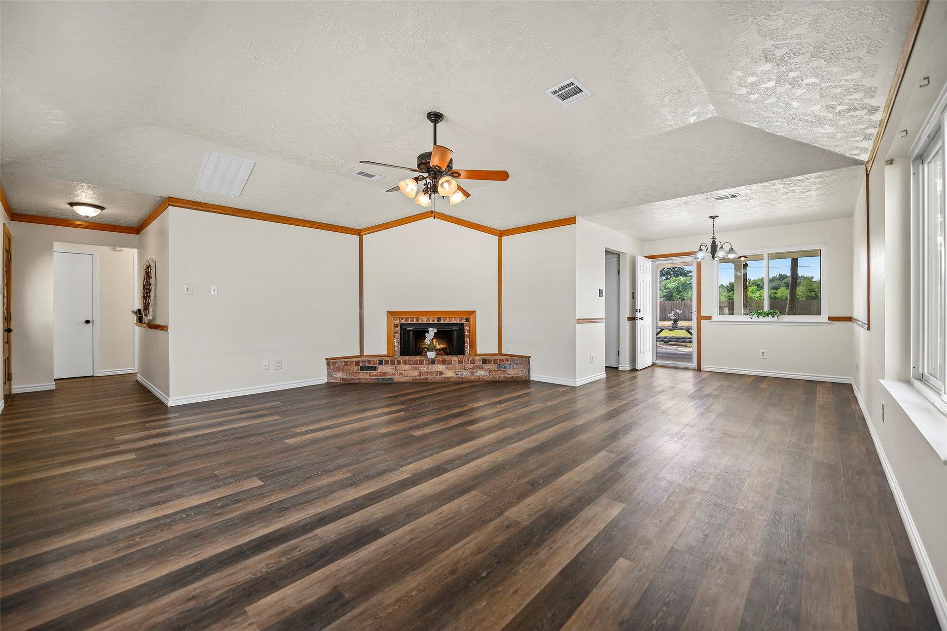 4119 Bridgeland Lane, Spring, TX 77388 Spacious open concept living area