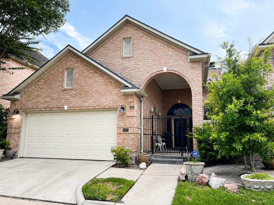 Property photo for 6983 Oakwood Park, Houston, TX
