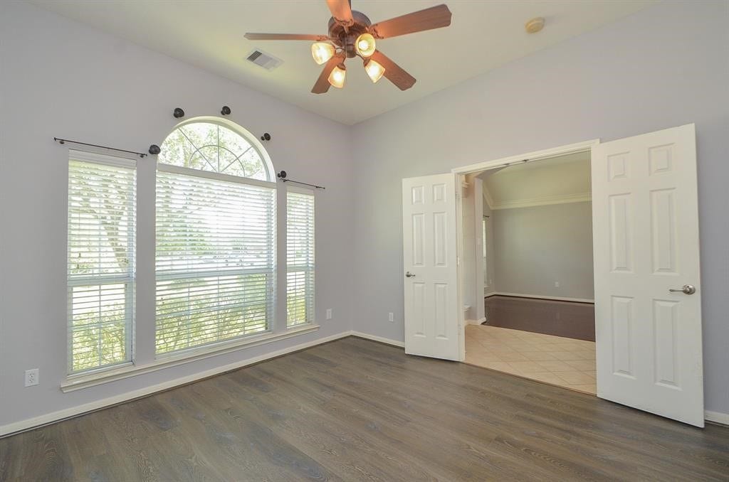 6726 Oakman, Sugar Land, TX 77479 HOME OFFICE OR STUDY CAN BE THE 4TH BEDROOM.