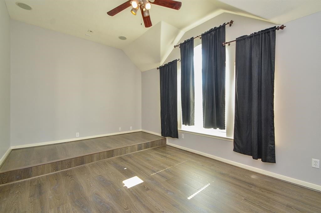 6726 Oakman, Sugar Land, TX 77479 MEDIA ROOM OR GAMEROOM