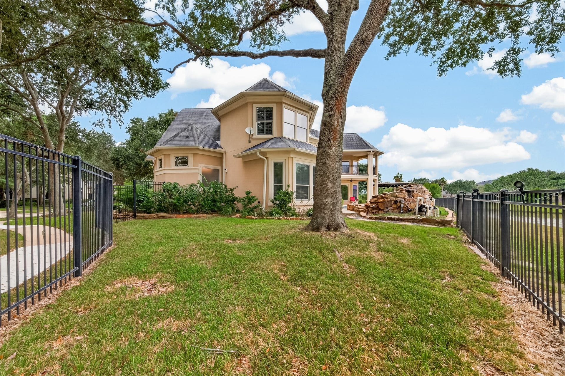 14 Sullivans Landing, Missouri City, TX 77459 14 Sullivans Landing, Missouri City, TX 77459