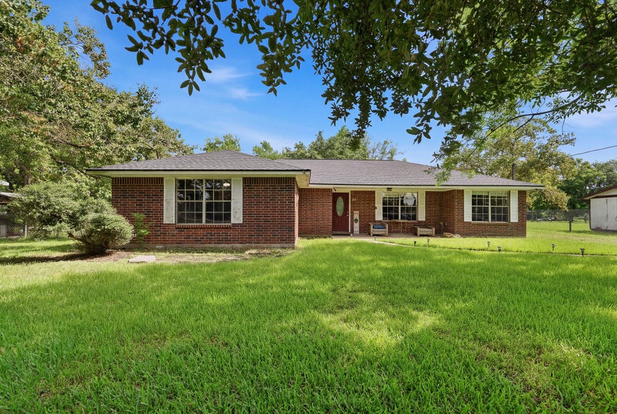 Property photo for 5040 County Road 31, Angleton, TX