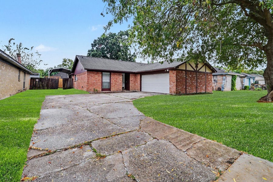 Property photo for 2909 Mariner Drive, League City, TX