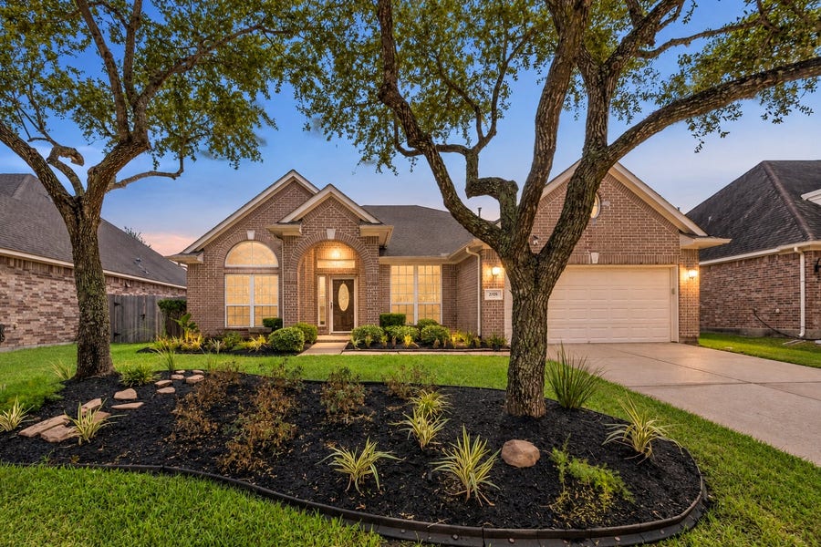Property photo for 2705 Rocky Springs Drive, Pearland, TX