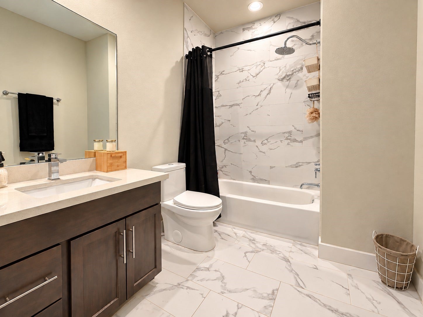 5926 Jasper Jones Way, Houston, TX 77091 Hall bathroom