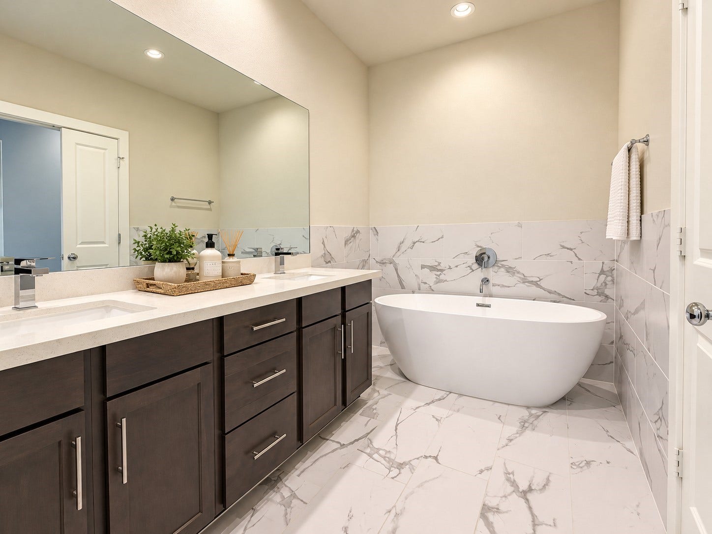 5926 Jasper Jones Way, Houston, TX 77091 Primary bathroom with free standing tub