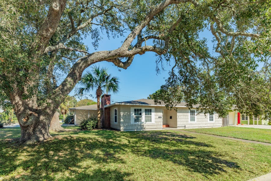 Property photo for 118 Tarpon Avenue, Galveston, TX