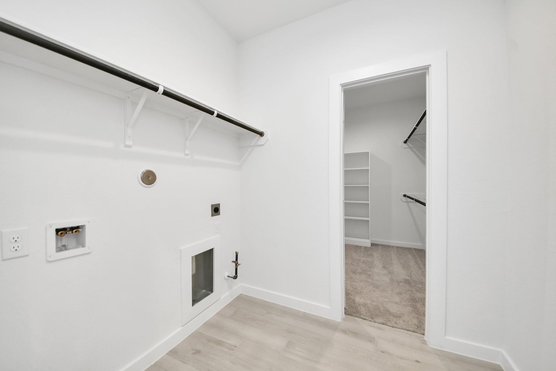 15947 Sycamore Maple Lane, Cypress, TX 77429 A perfect blend of functionality and comfort. Capture the essence of easy living with a first-floor laundry room, thoughtfully equipped with shelving for effortless organization. Both electric and gas connections available.