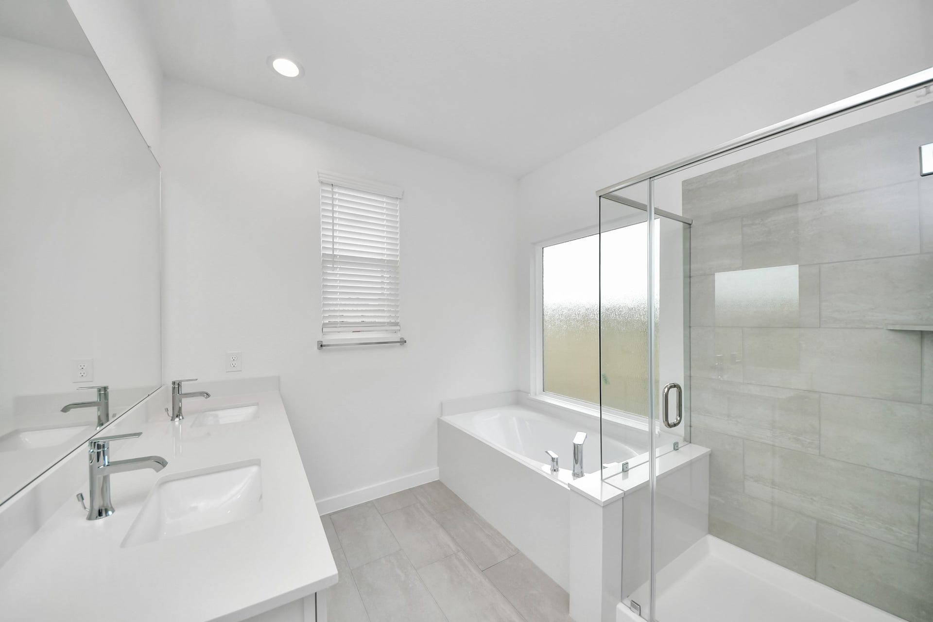 15947 Sycamore Maple Lane, Cypress, TX 77429 Indulge in a spa-like retreat within the confines of this primary bathroom. Delight in a spacious walk-in shower enveloped in stylish tile surround, unwind in a separate garden tub adorned with custom detailing.