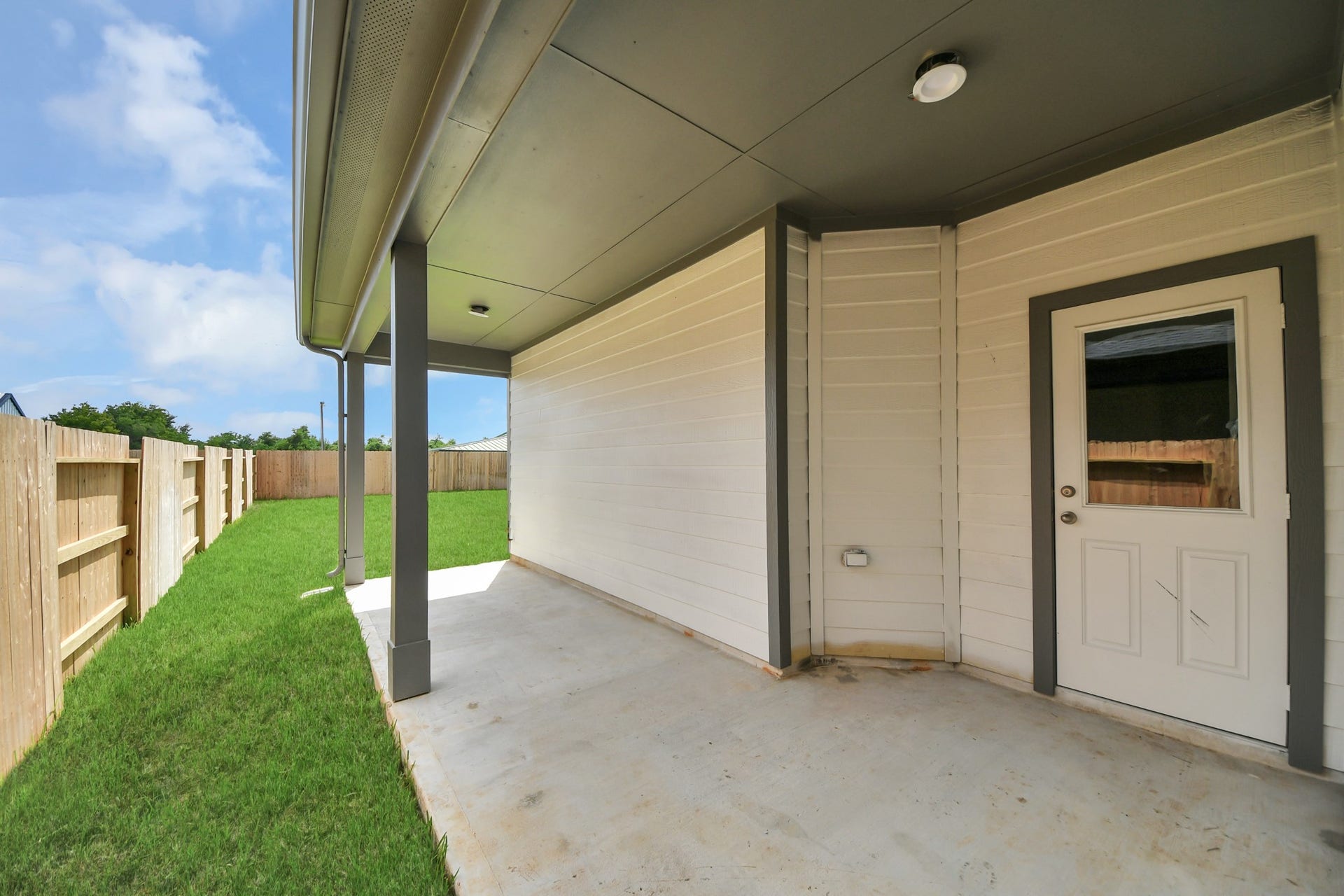 15947 Sycamore Maple Lane, Cypress, TX 77429 Experience outdoor living at its finest on this expansive covered patio, thoughtfully designed for BBQs and delightful outdoor dining.