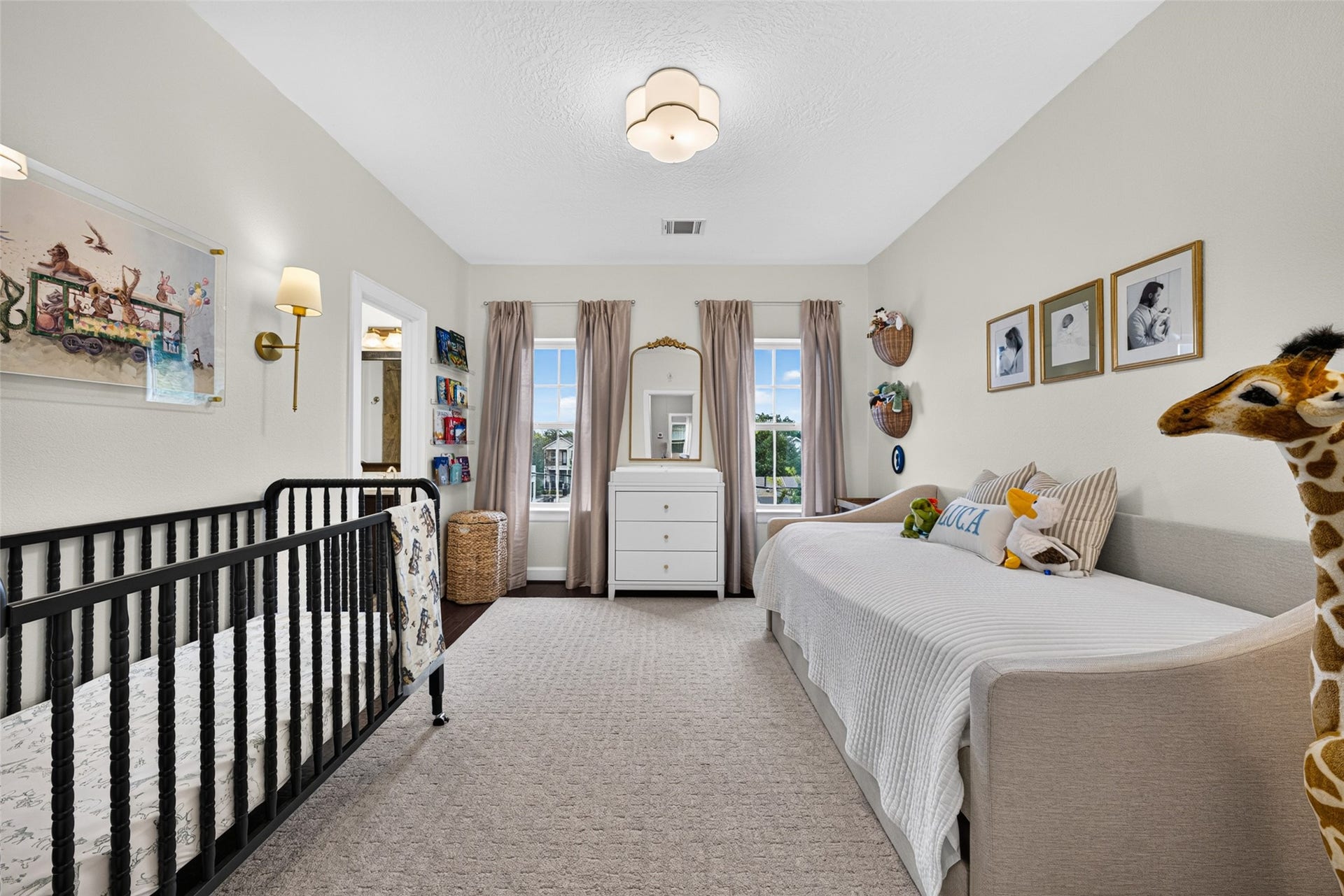 2602 Ashland Street, Houston, TX 77008 Bedroom on third-floor featuring abundant natural light and a comfortable retreat with room to relax.