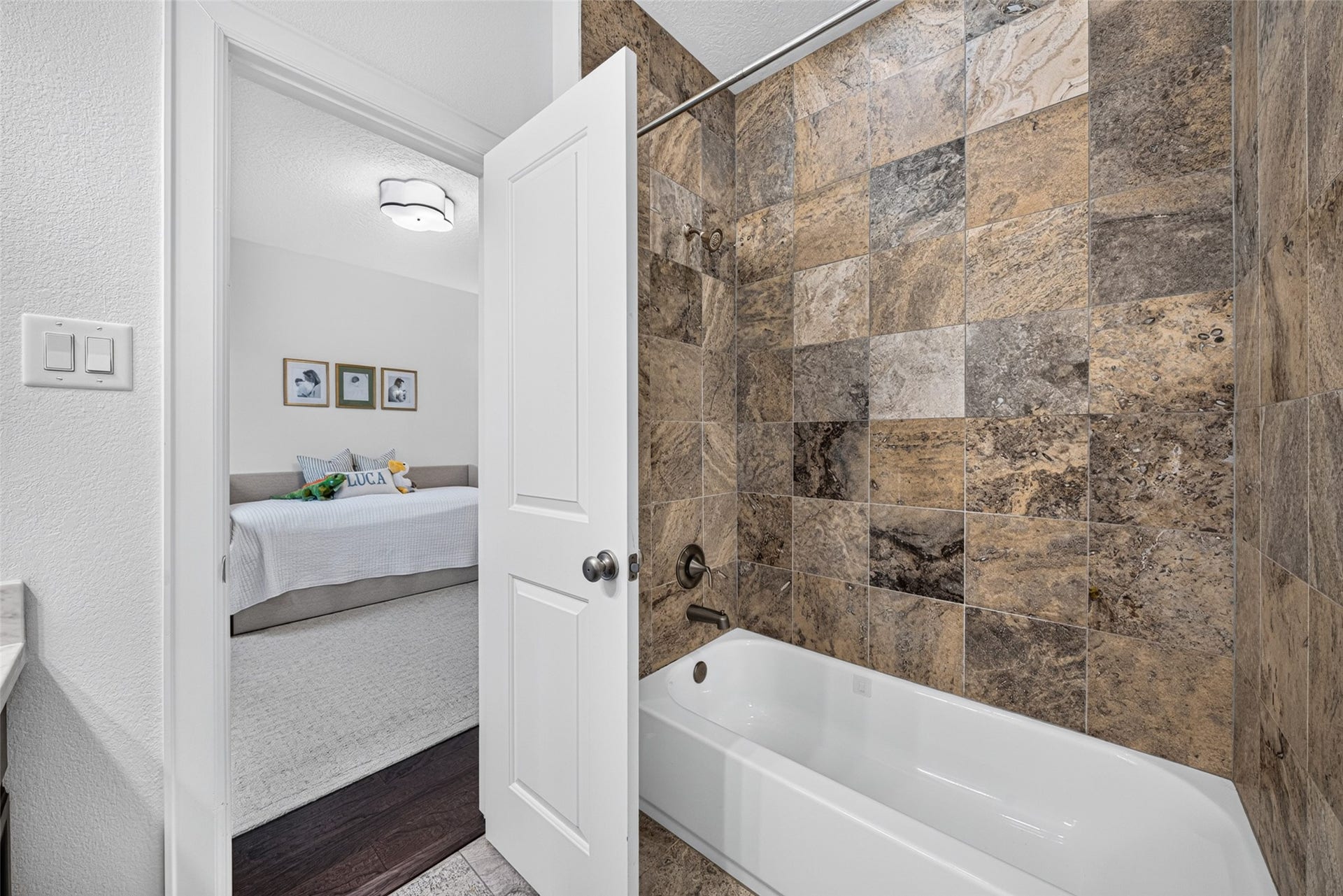 2602 Ashland Street, Houston, TX 77008 2602 Ashland Street, Houston, TX 77008