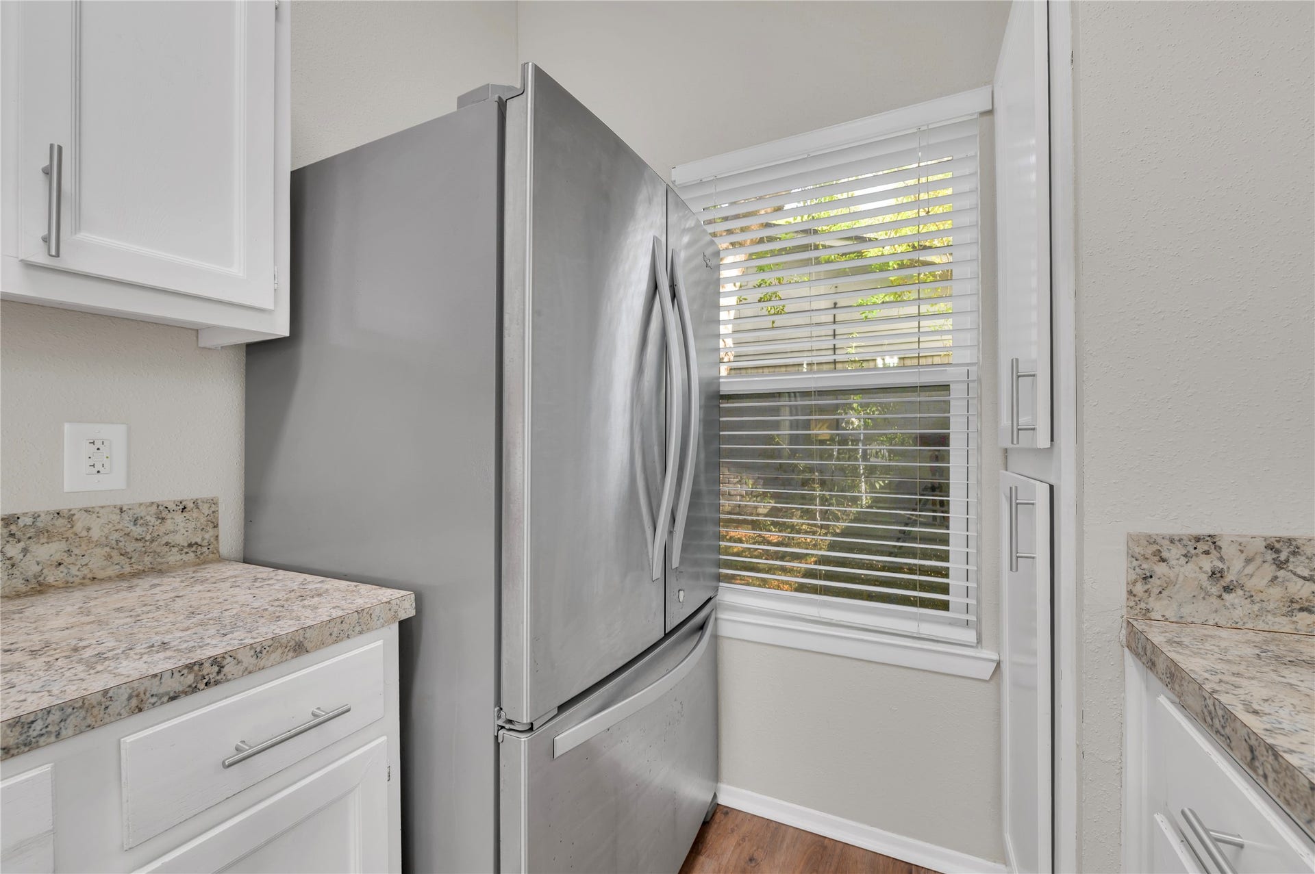 2515 Knoxville Drive, League City, TX 77573 Stainless steel appliances throughout kitchen.