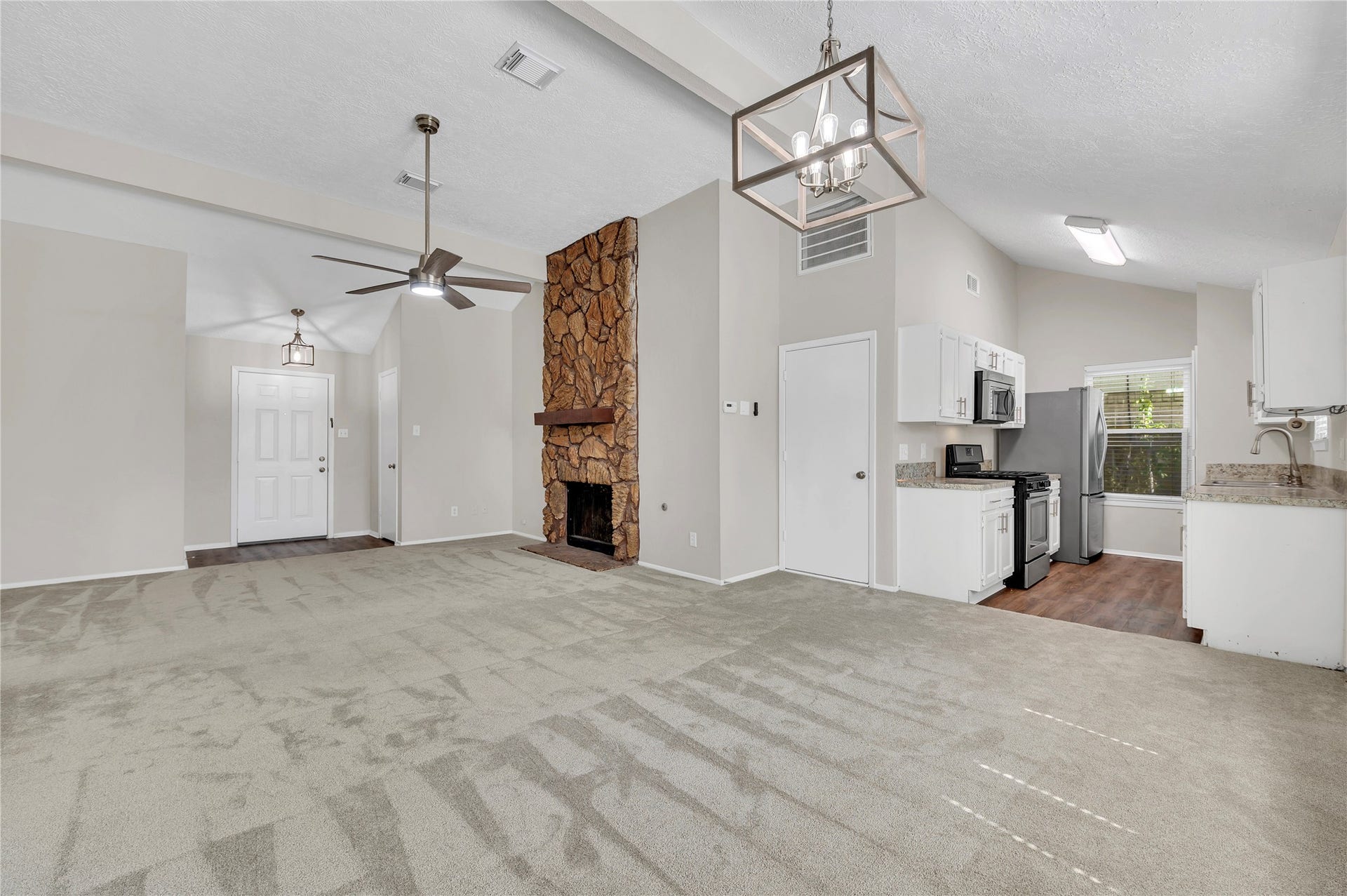 2515 Knoxville Drive, League City, TX 77573 Another view of the large open floor plan. Access to garage via door next to kitchen.