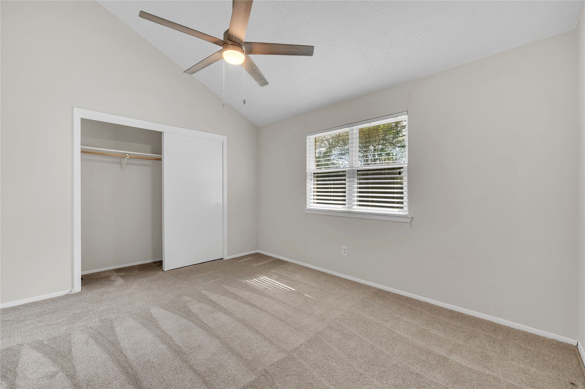 2515 Knoxville Drive, League City, TX 77573 Double door closet space in the 2nd bedroom.