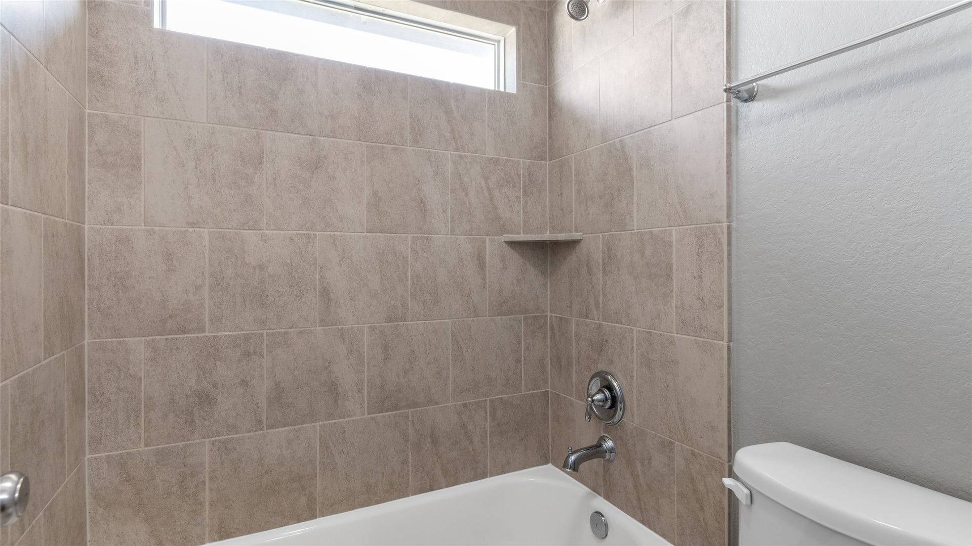 12106 Obsidian Lane, Mont Belvieu, TX 77535 Bath/Shower combo, with a window up high bringing in a lot of natural lighting.