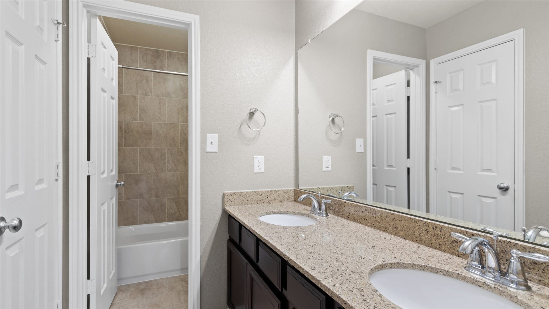 12106 Obsidian Lane, Mont Belvieu, TX 77535 Large double vanity, plenty of storage space and a seperate tub/shower in this secondary bathroom located upstairs.