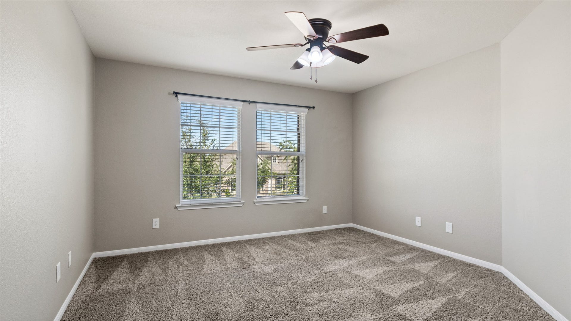 12106 Obsidian Lane, Mont Belvieu, TX 77535 Secondary bedroom upstairs