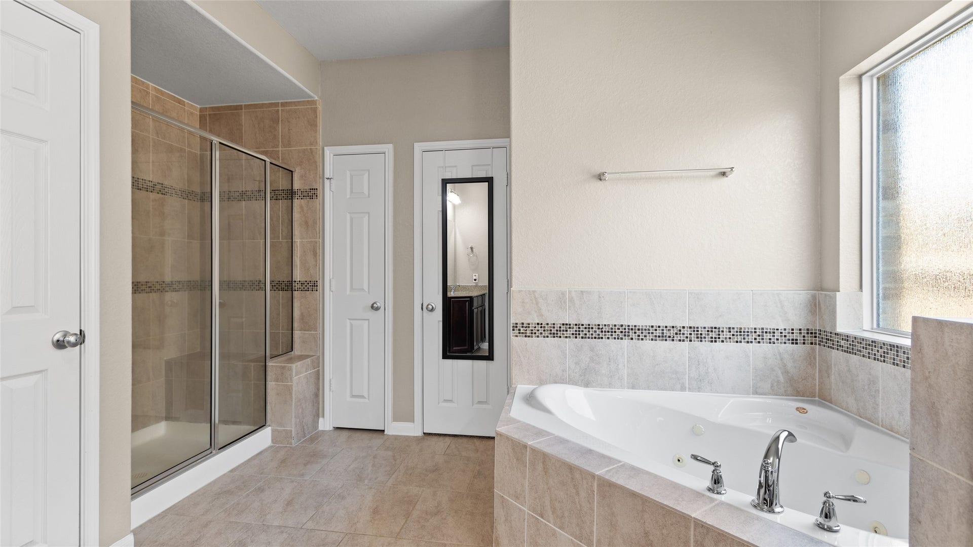 12106 Obsidian Lane, Mont Belvieu, TX 77535 Large stand alone stone and glass shower.