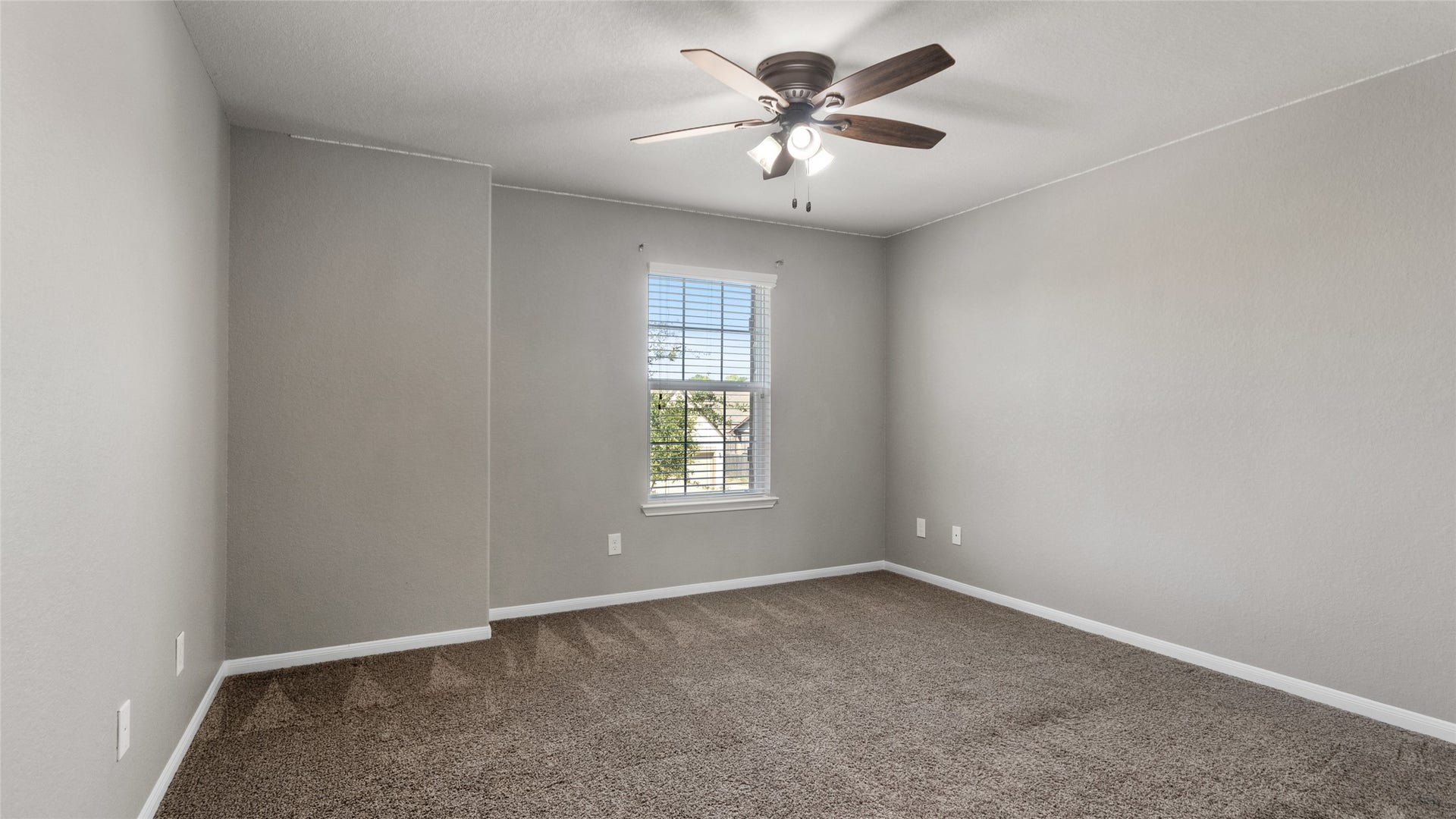 12106 Obsidian Lane, Mont Belvieu, TX 77535 Secondary bedroom upstairs.