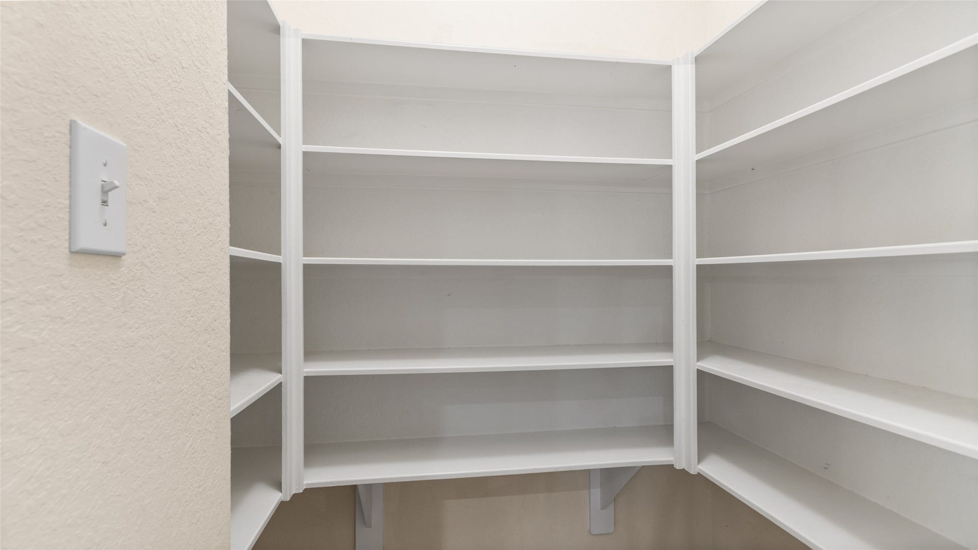 12106 Obsidian Lane, Mont Belvieu, TX 77535 A large walk in pantry in the kitchen.