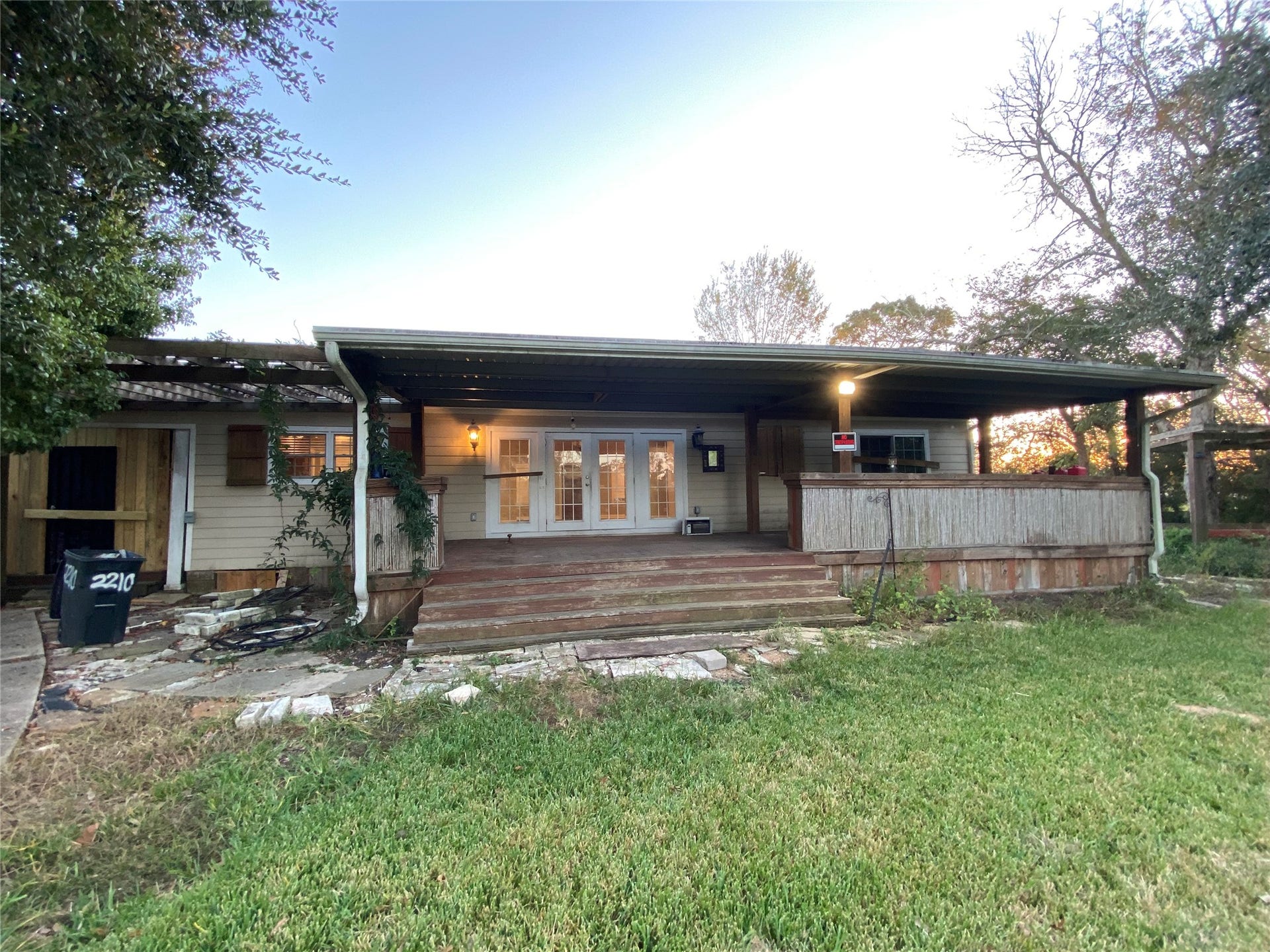 8628 Highway 6, Hitchcock, TX 77563 8628 Highway 6, Hitchcock, TX 77563