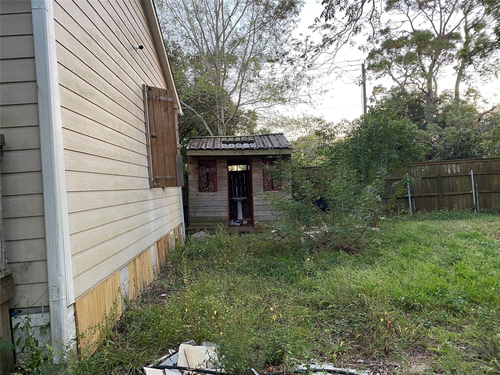 8628 Highway 6, Hitchcock, TX 77563 8628 Highway 6, Hitchcock, TX 77563