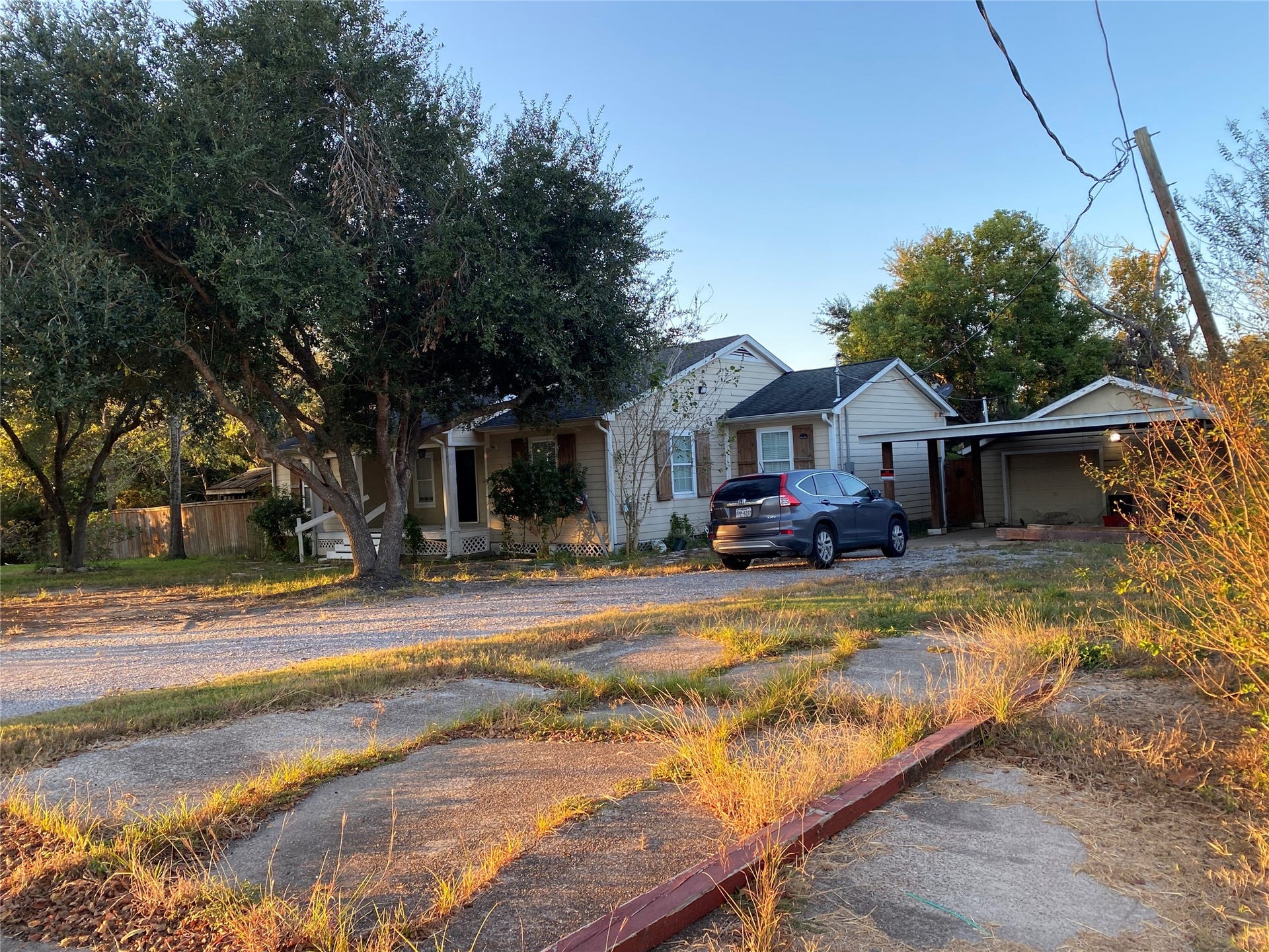 8628 Highway 6, Hitchcock, TX 77563 8628 Highway 6, Hitchcock, TX 77563