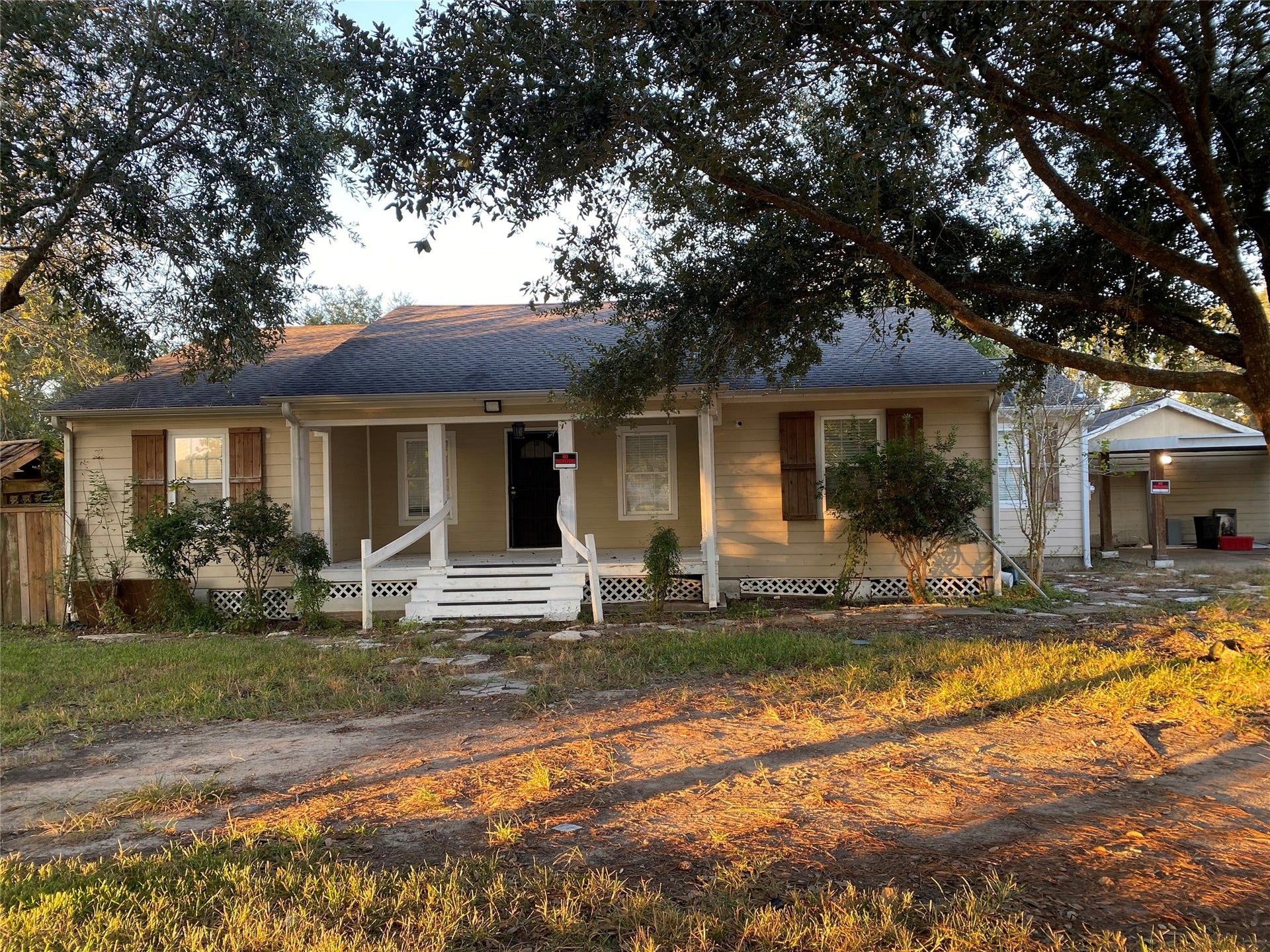 8628 Highway 6, Hitchcock, TX 77563 8628 Highway 6, Hitchcock, TX 77563