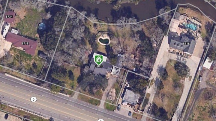 8628 Highway 6, Hitchcock, TX 77563 8628 Highway 6, Hitchcock, TX 77563