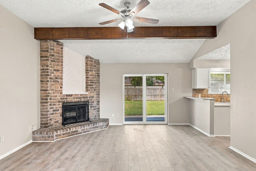 407 Ironbark Drive, Houston, TX 77598 Living room