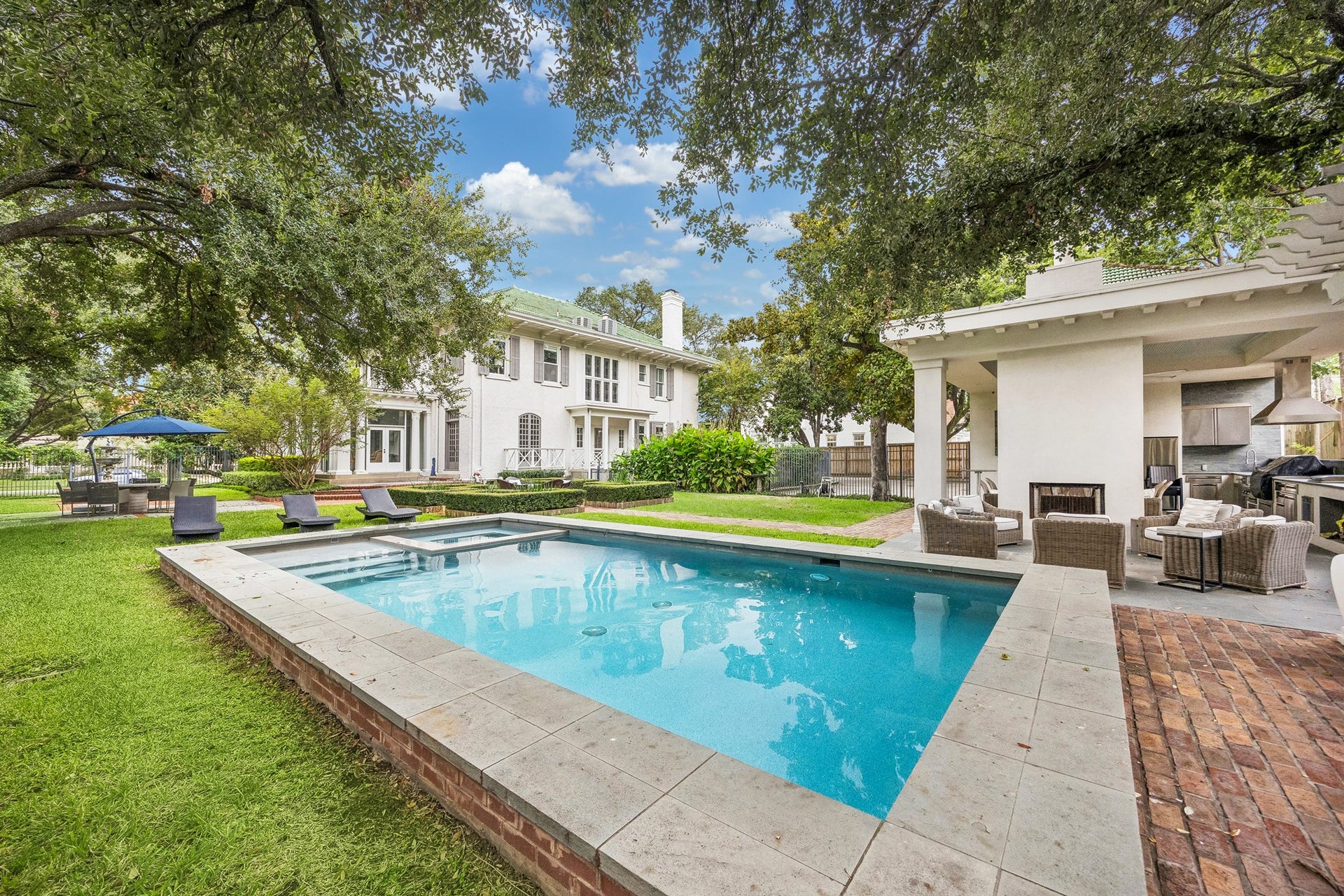8 Courtlandt Place, Houston, TX 77006 A picturesque backyard retreat with sparkling pool, adjoining spa and covered outdoor entertaining pavilion overlooking the landscaped grounds.