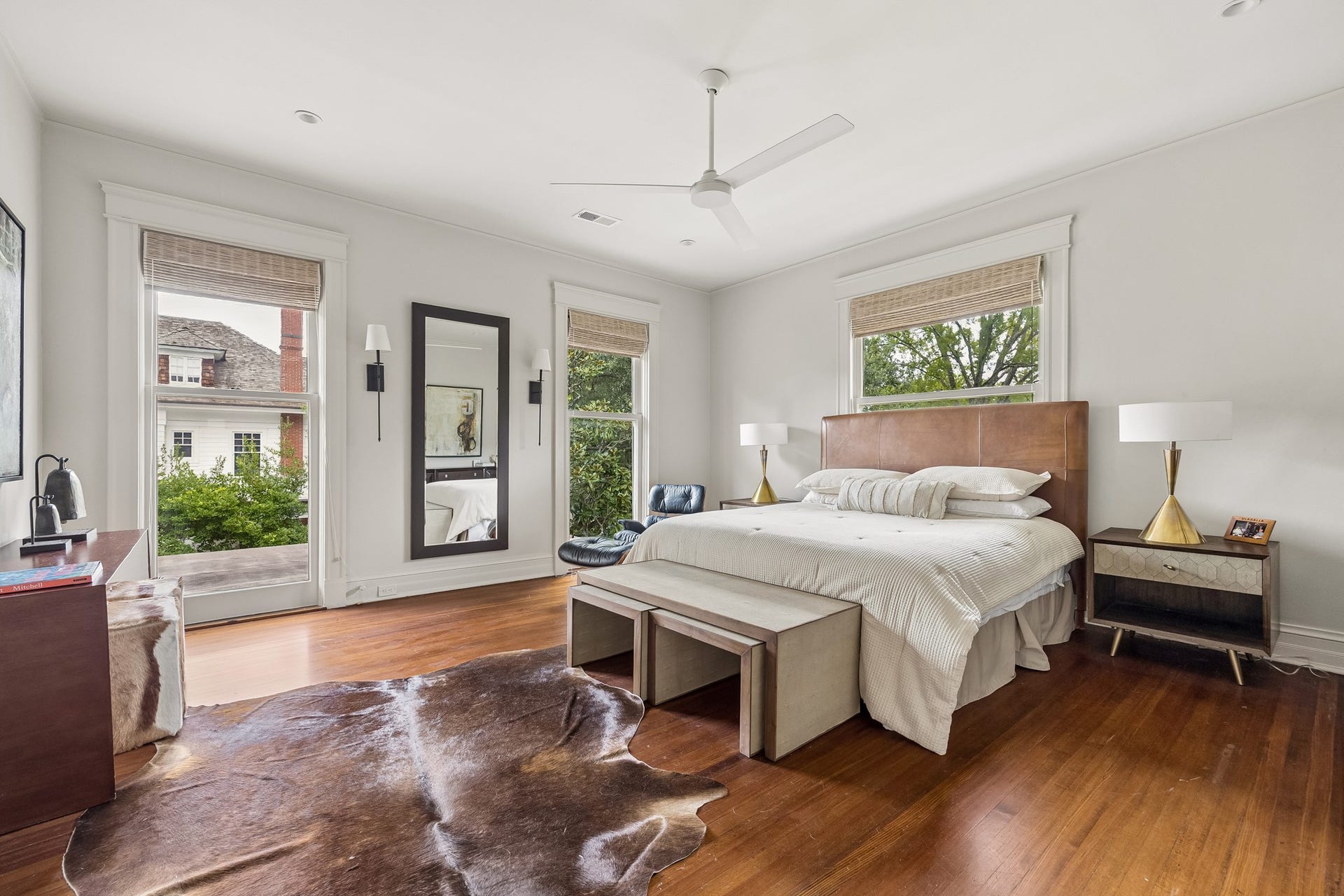 8 Courtlandt Place, Houston, TX 77006 A spacious secondary bedroom enjoys treetop views, abundant natural light and beautifully preserved hardwood floors.