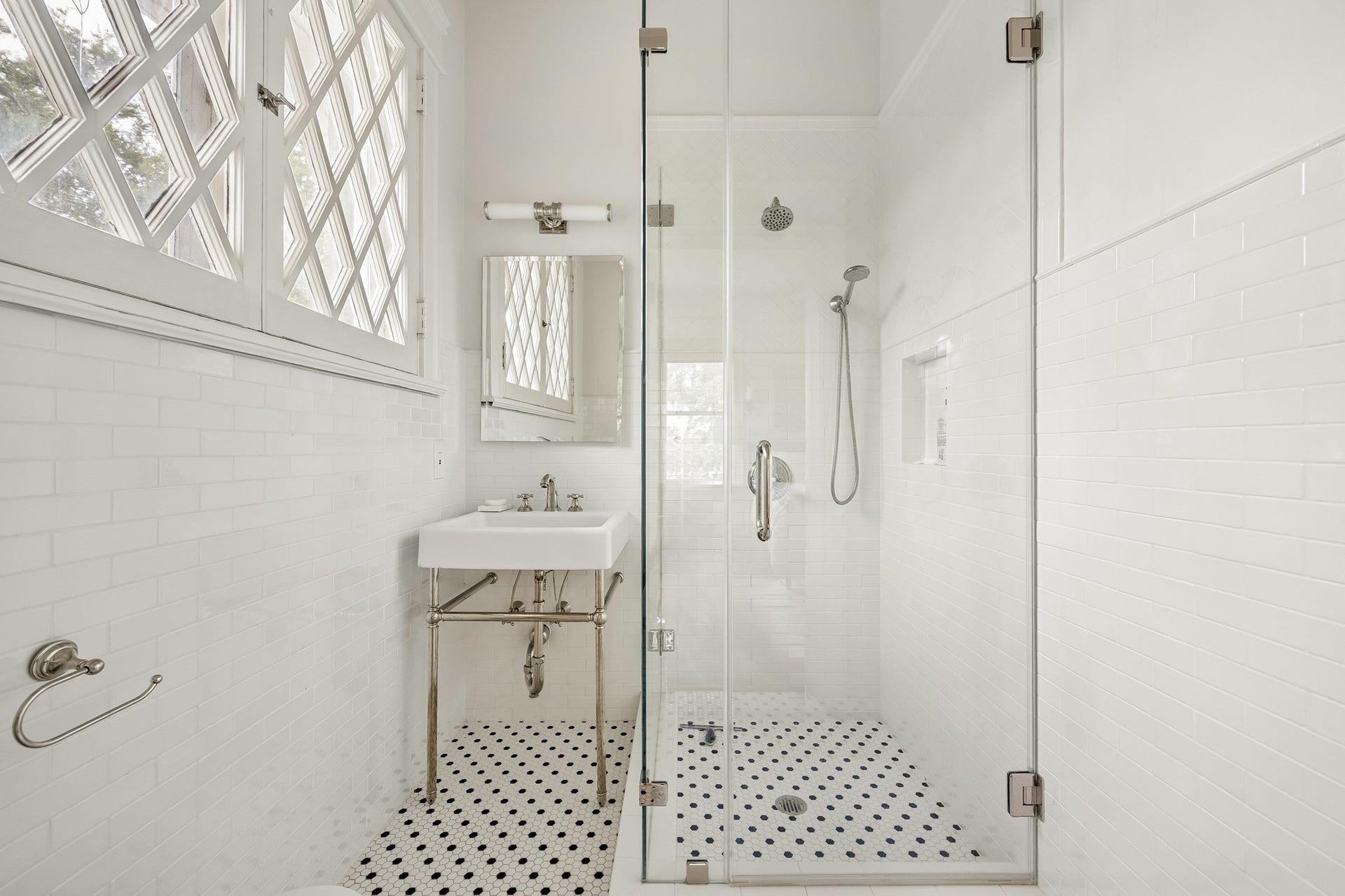 8 Courtlandt Place, Houston, TX 77006 A crisp, timeless design featuring white subway tile, classic mosaic flooring, diamond-pane windows and a generous walk-in shower.