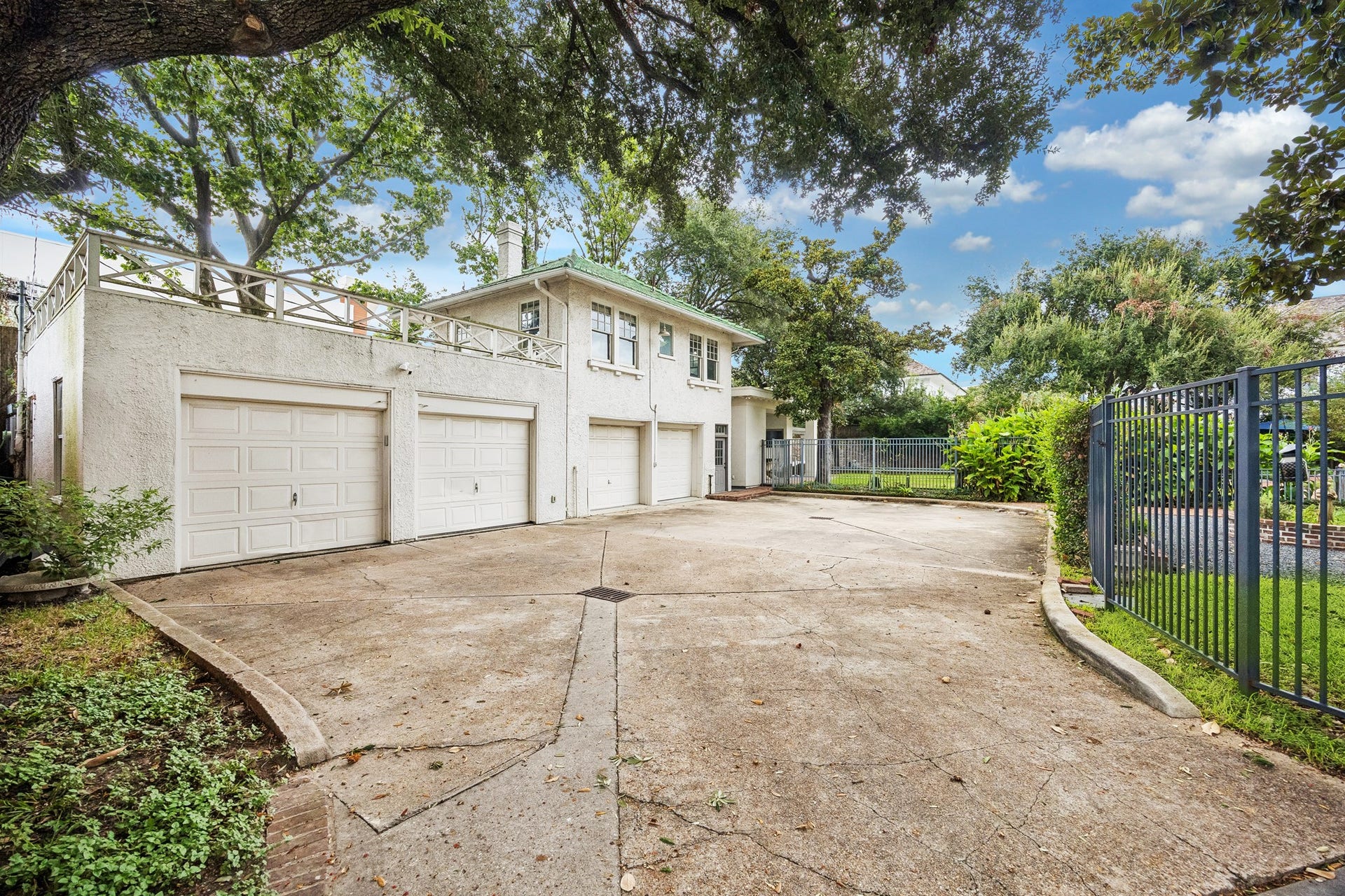 8 Courtlandt Place, Houston, TX 77006 A spacious, gated motor court provides abundant additional parking and access to the four-car garage, with the separate guest apartment situated above.